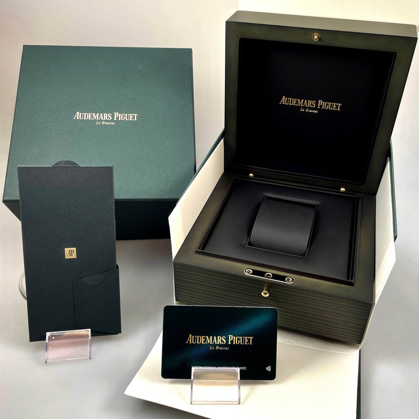 Audemars Piguet Royal Oak, 41 mm, black dial, Ref. 15500OR.OO.D002CR.01, B+P
