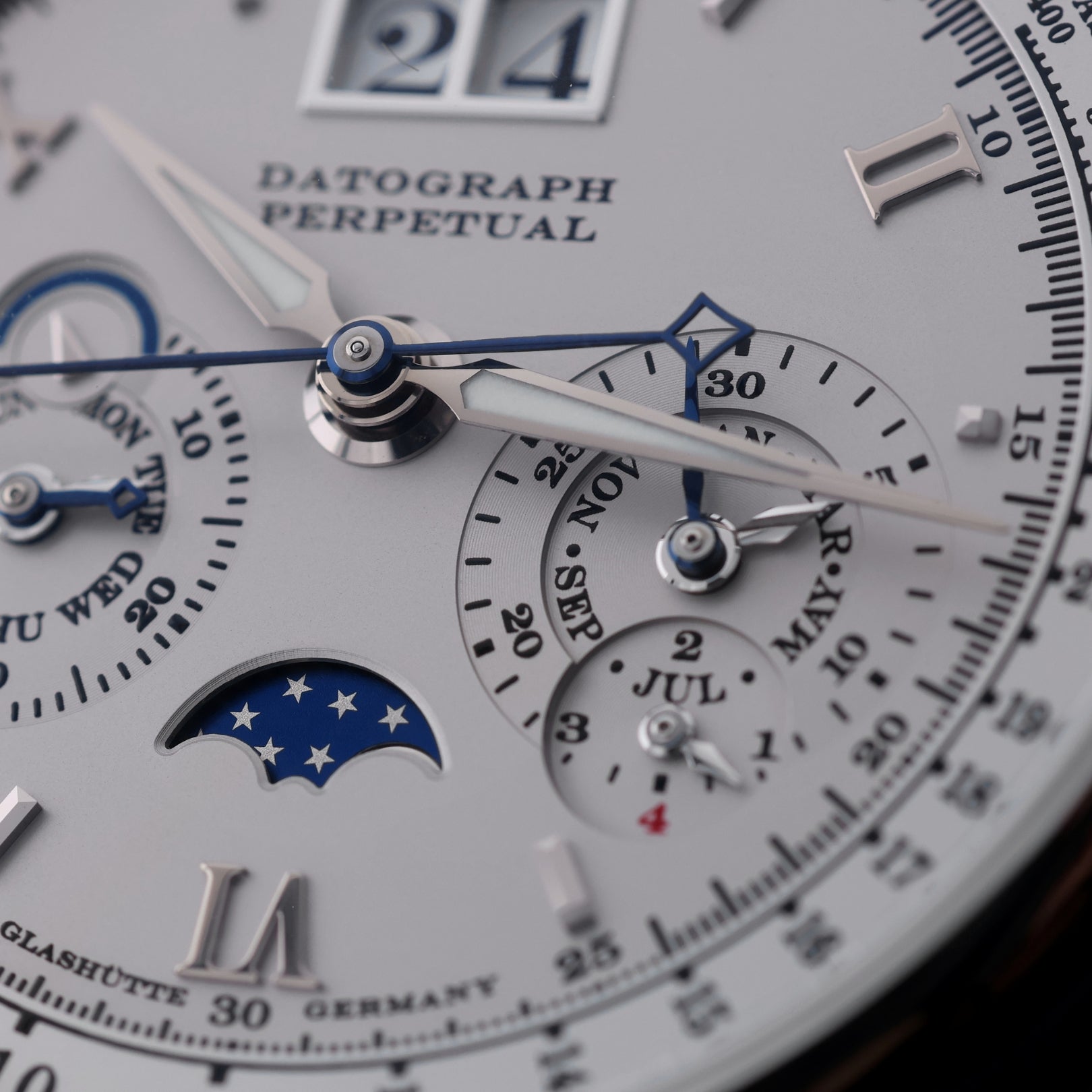 A. Lange & Söhne Datograph Perpetual, 950er Platin, ALS - Service 10/2024, Ref. 410.025E, B+P - LUXUHRIA