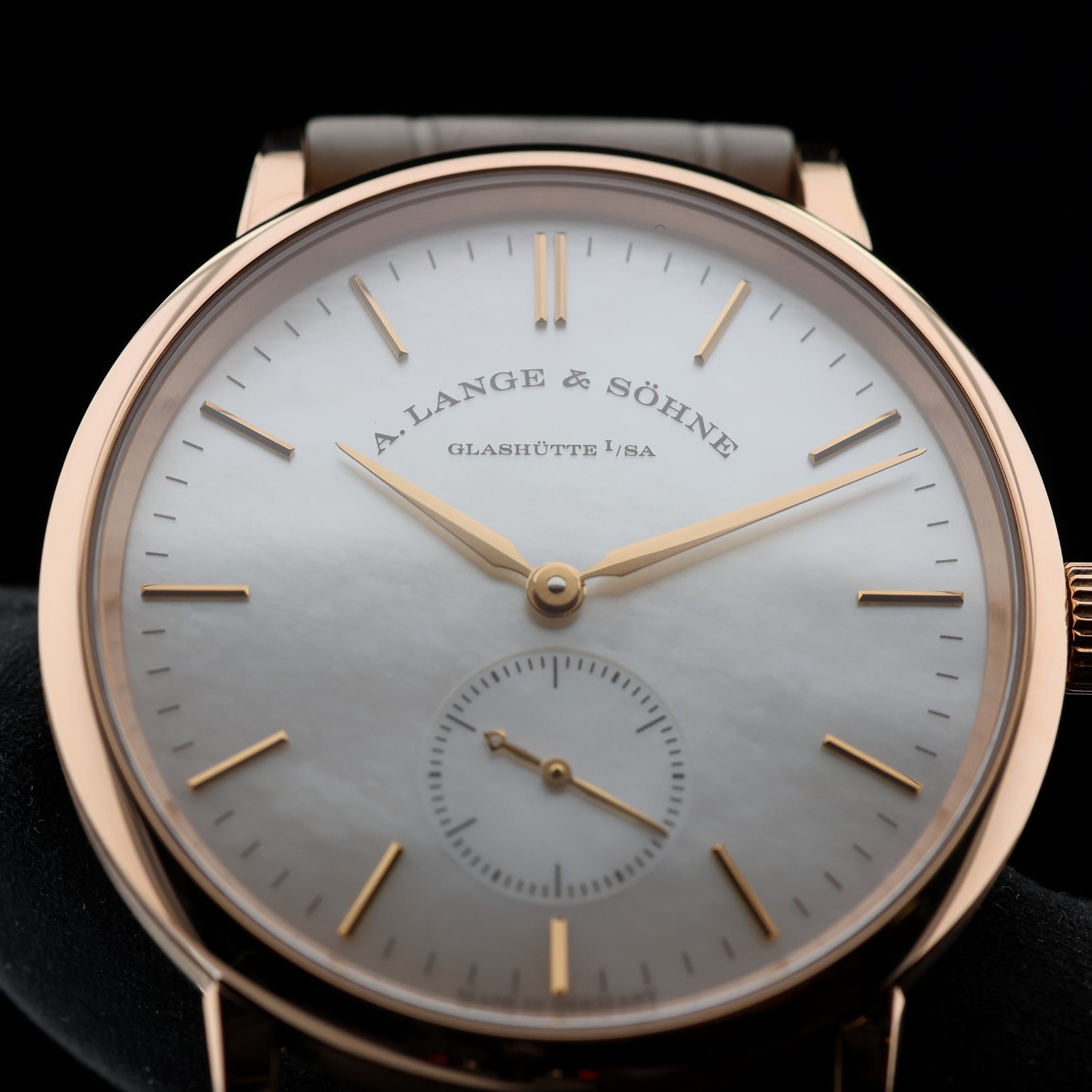 A. Lange & Söhne Saxonia 35mm, Perlmutt, Rotgold, Ref. 219.043 / LSLS2194AJ, B+P - LUXUHRIA