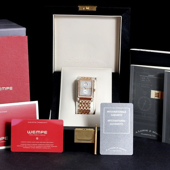 A. Lange & Söhne Cabaret Diamonds Joaillerie, Rotgold, Goldband, 244 Brillanten, 44 x 27,5mm, Ref. 808.040, B+P