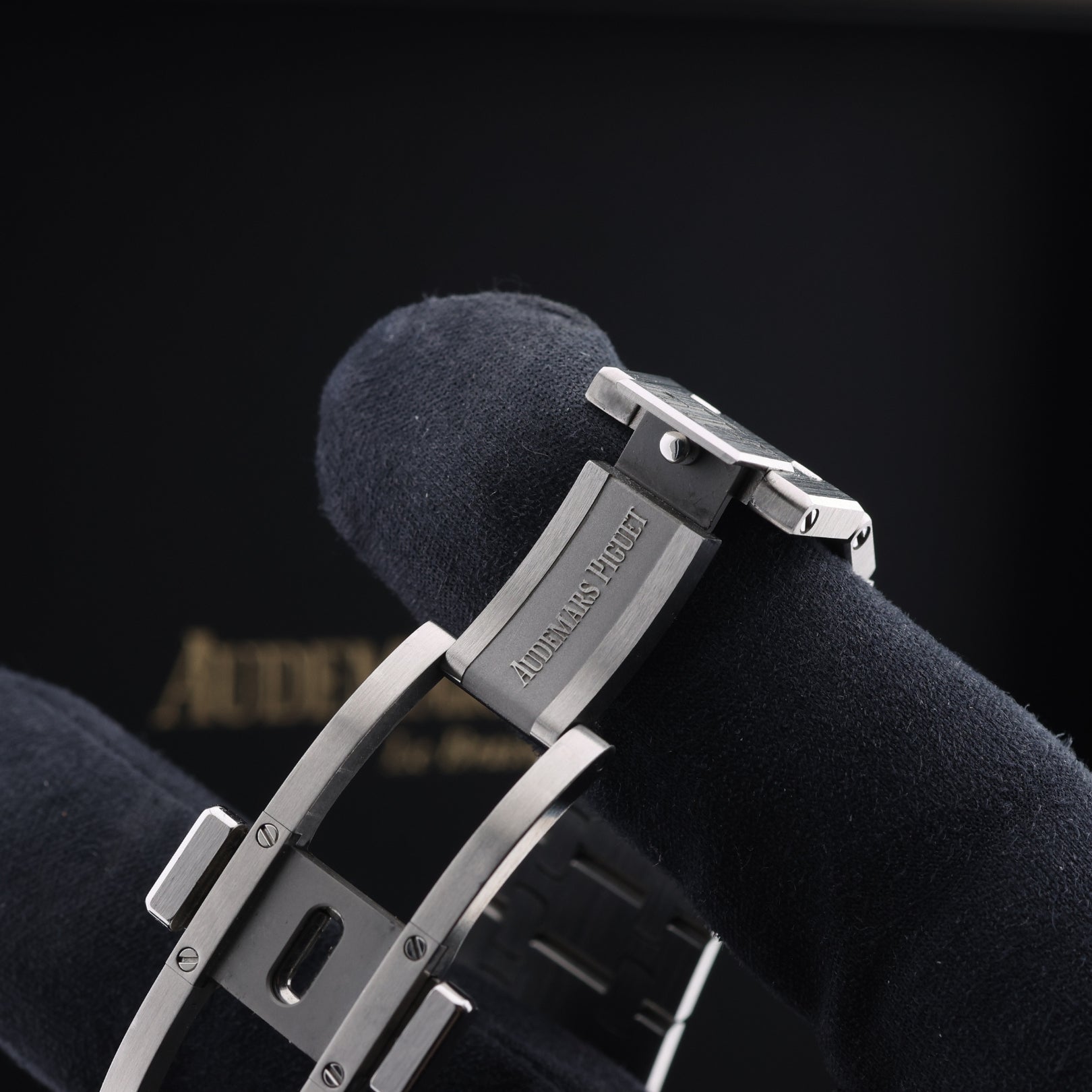 Audemars Piguet Royal Oak Selfwinding, Ice Blue Dial, 37mm, Ref. 15550ST.OO.1356ST.08, 2024, B+P - LUXUHRIA