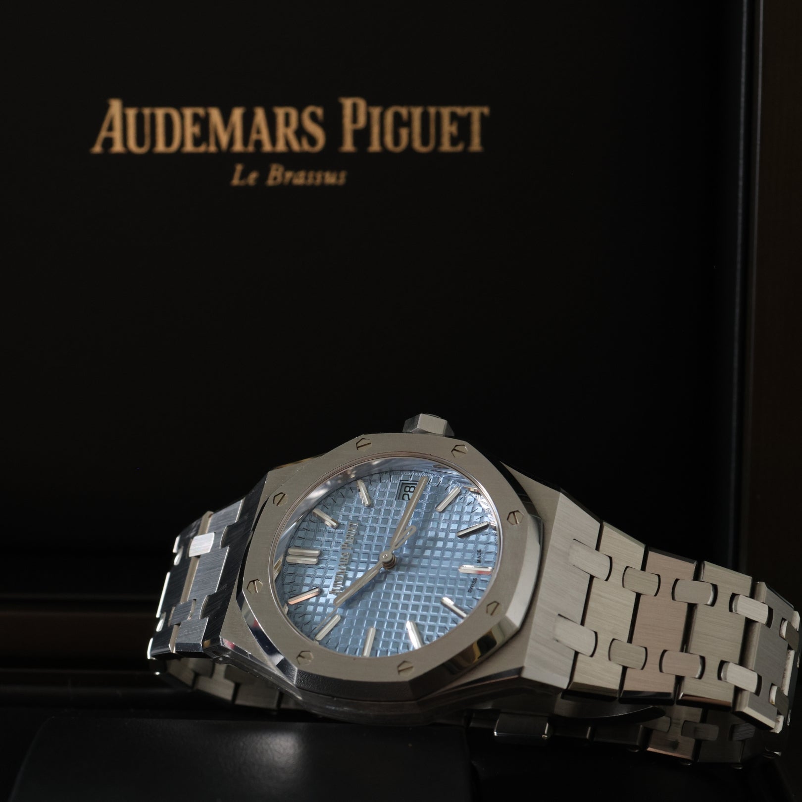 Audemars Piguet Royal Oak Selfwinding, Ice Blue Dial, 37mm, Ref. 15550ST.OO.1356ST.08, 2024, B+P - LUXUHRIA