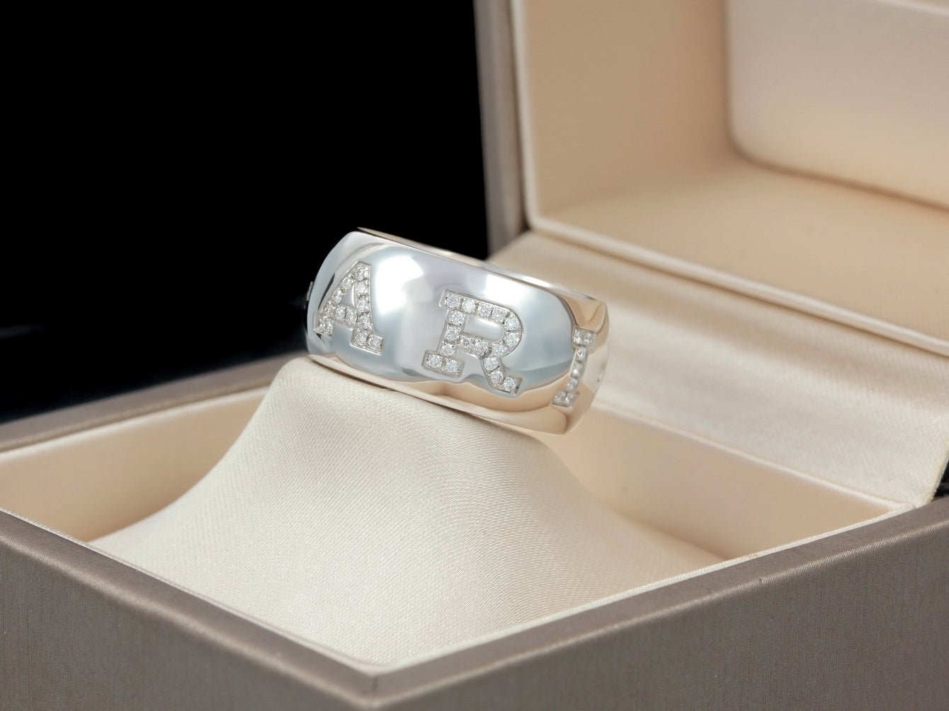 Bulgari Ring Monologo Pavé, Diamantbesatz, Ringgröße 57 - LUXUHRIA