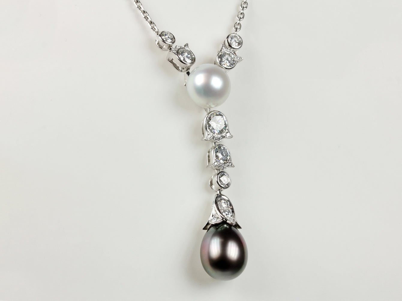Cartier Collier Necklace, 18kt Weissgold mit 47 Diamanten und Tahiti + Südseeperle - LUXUHRIA