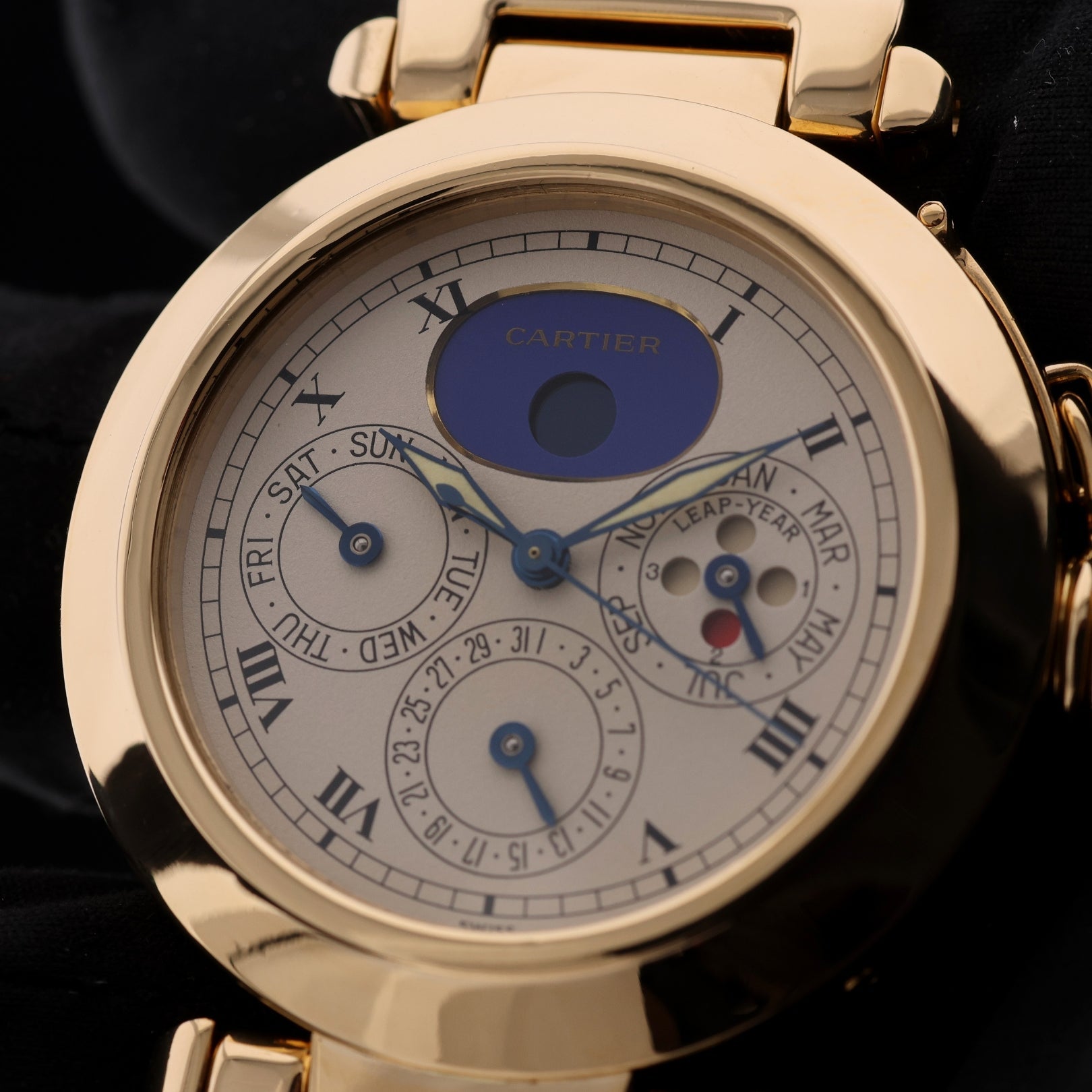 Cartier Pasha Perpetual Calendar, Gelbgold, 38mm, Ref. 30003, 1993, B+P - LUXUHRIA
