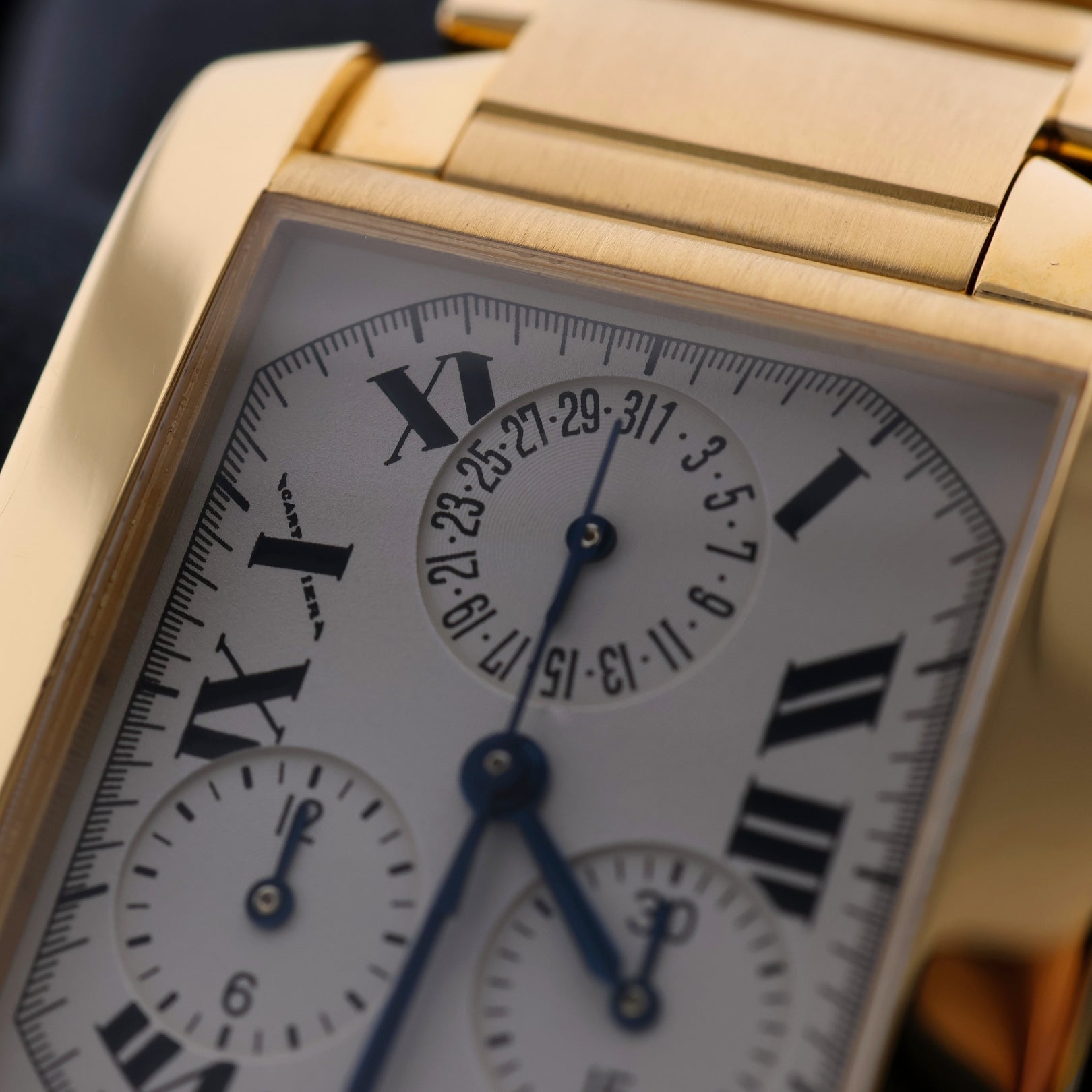 Cartier Tank Française Chronoflex, Chronograph, Gelbgold, 28x36mm, Cartier - Service 2023, Ref. 1830, B+P - LUXUHRIA
