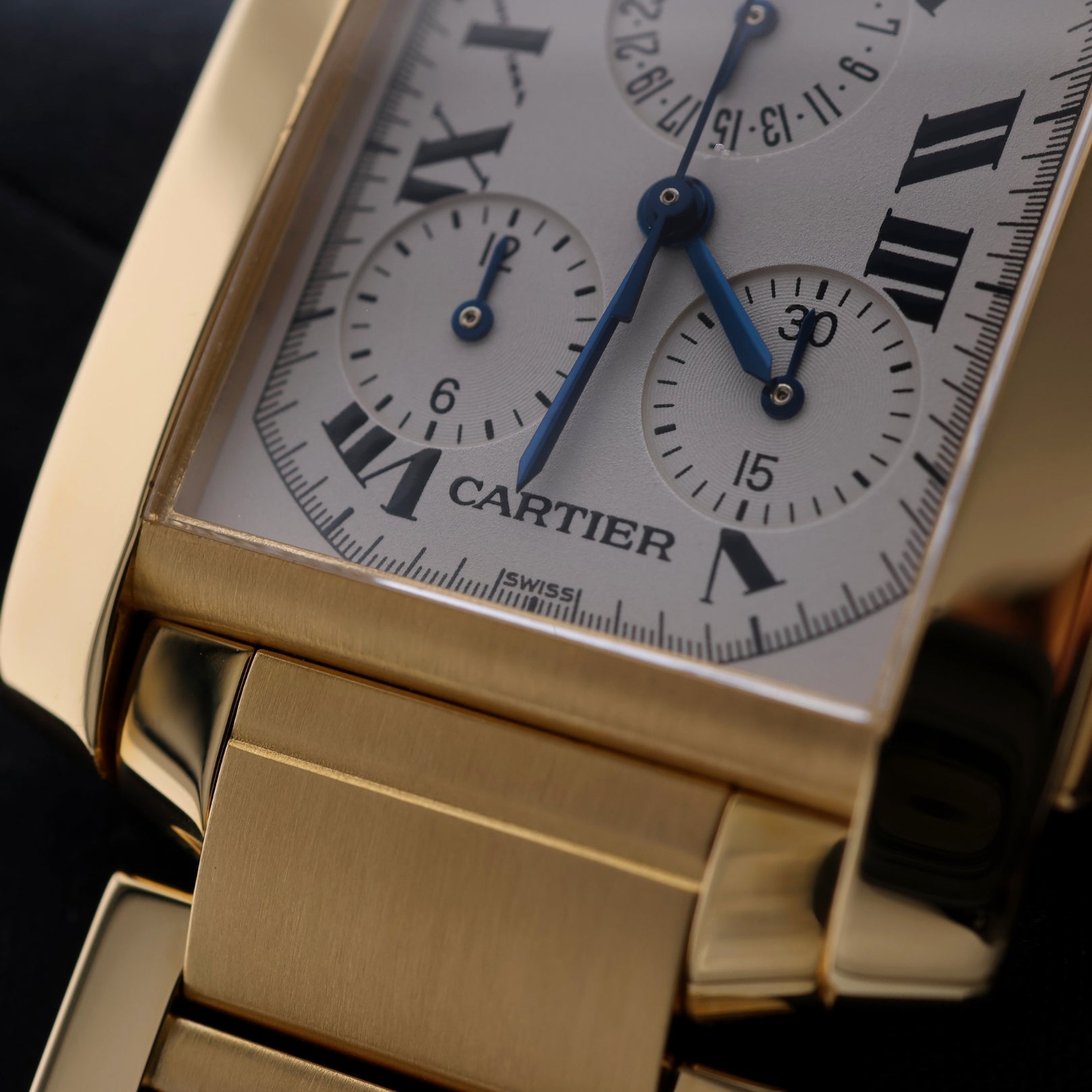 Cartier Tank Française Chronoflex, Chronograph, Gelbgold, 28x36mm, Cartier - Service 2023, Ref. 1830, B+P - LUXUHRIA
