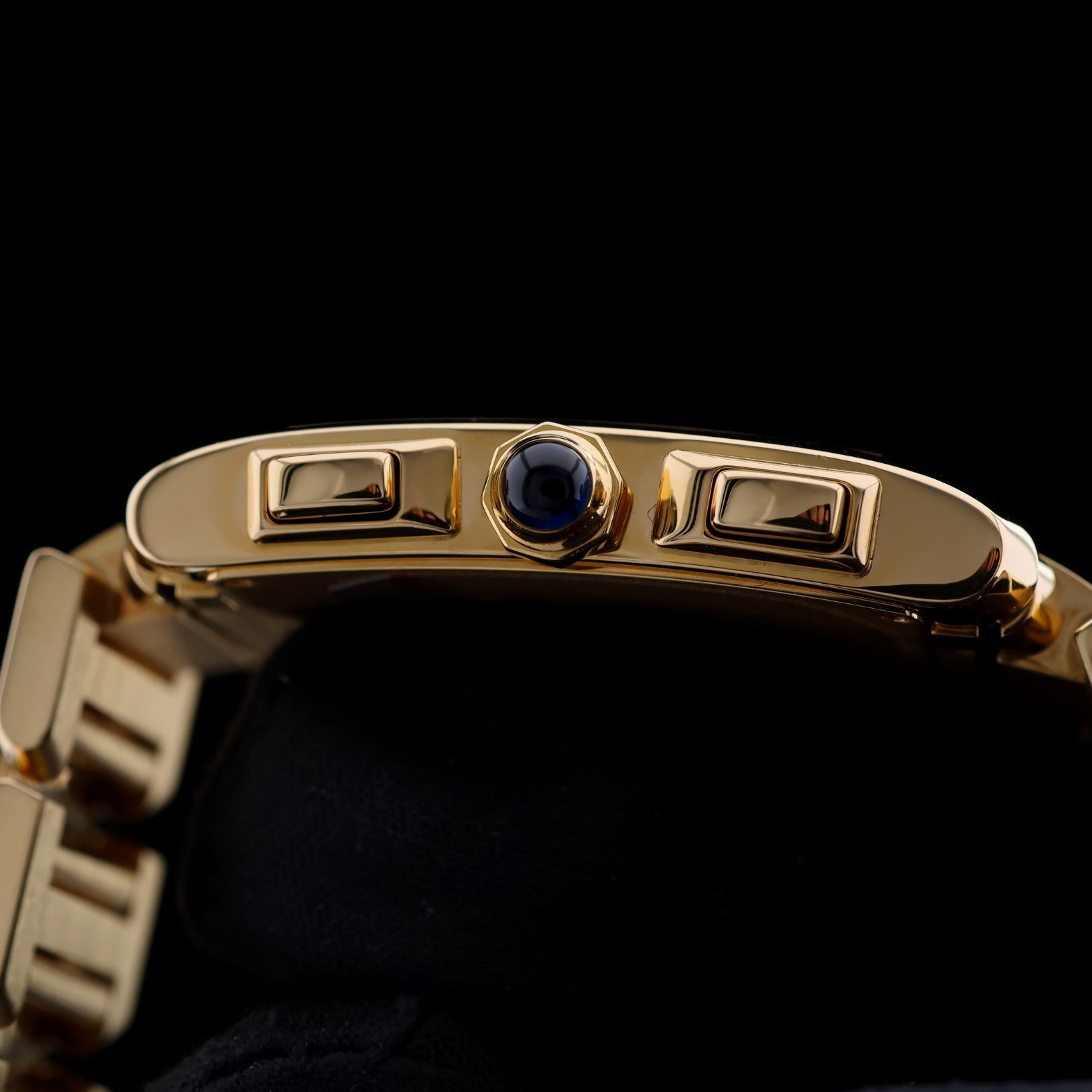 Cartier Tank Française Chronoflex, Chronograph, Gelbgold, 28x36mm, Cartier - Service 2023, Ref. 1830, B+P - LUXUHRIA