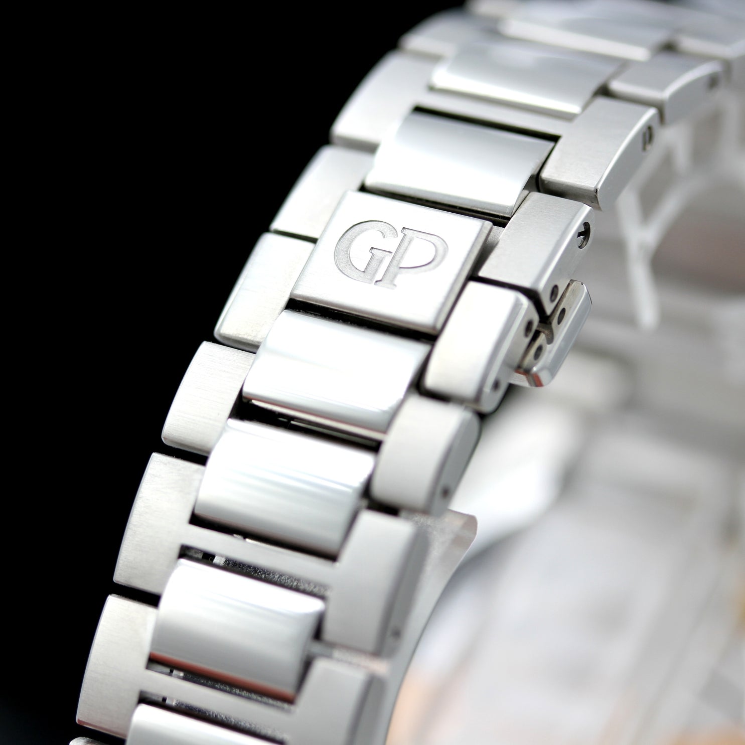 Girard Perregaux Laureato 42 mm, Infinity Limited Edition, ONYX Dial, 1 out of 188, Ref. 81020-11-635-11A, 10-2020\DE, B+P - LUXUHRIA