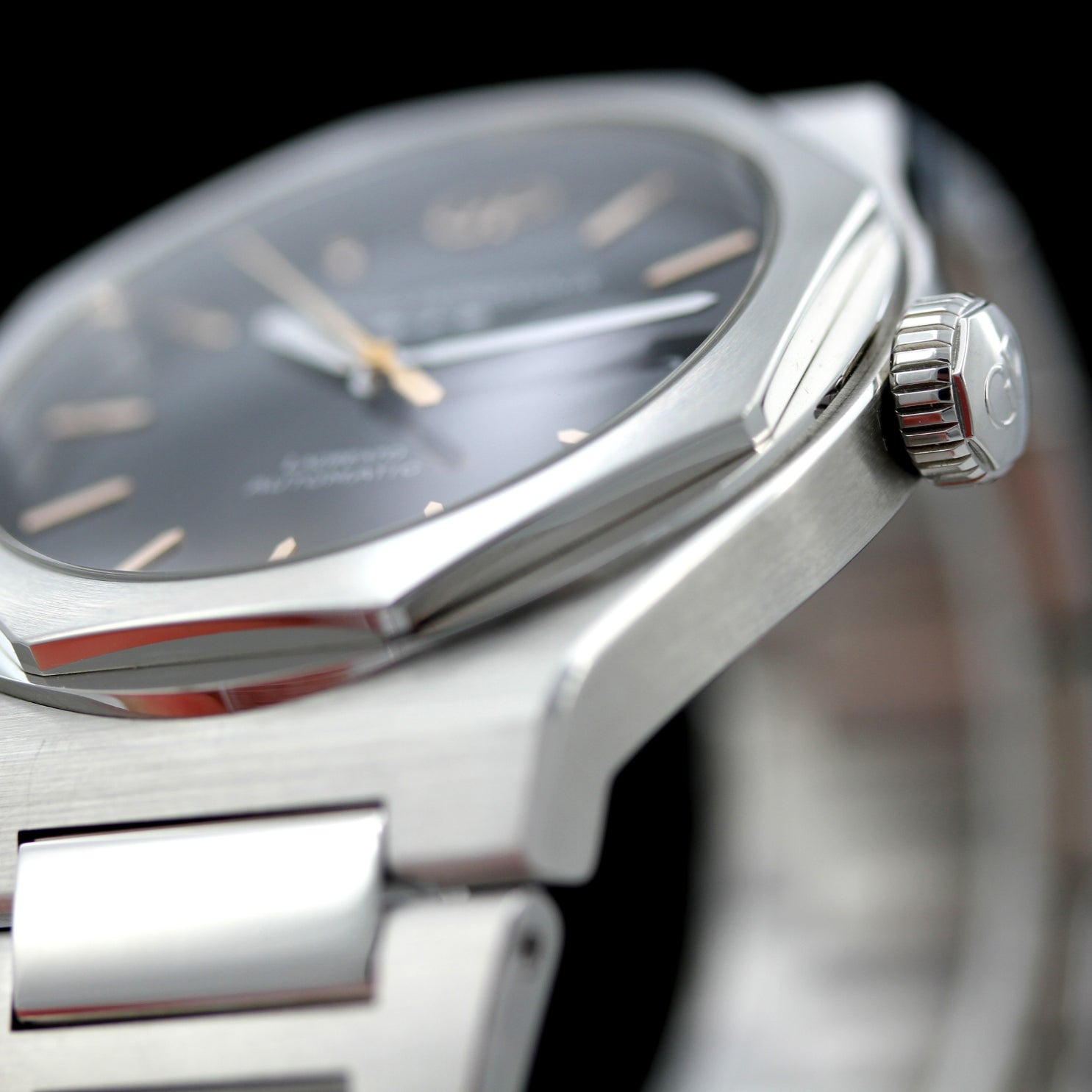 Girard Perregaux Laureato 42 mm, Infinity Limited Edition, ONYX Dial, 1 out of 188, Ref. 81020-11-635-11A, 10-2020\DE, B+P - LUXUHRIA