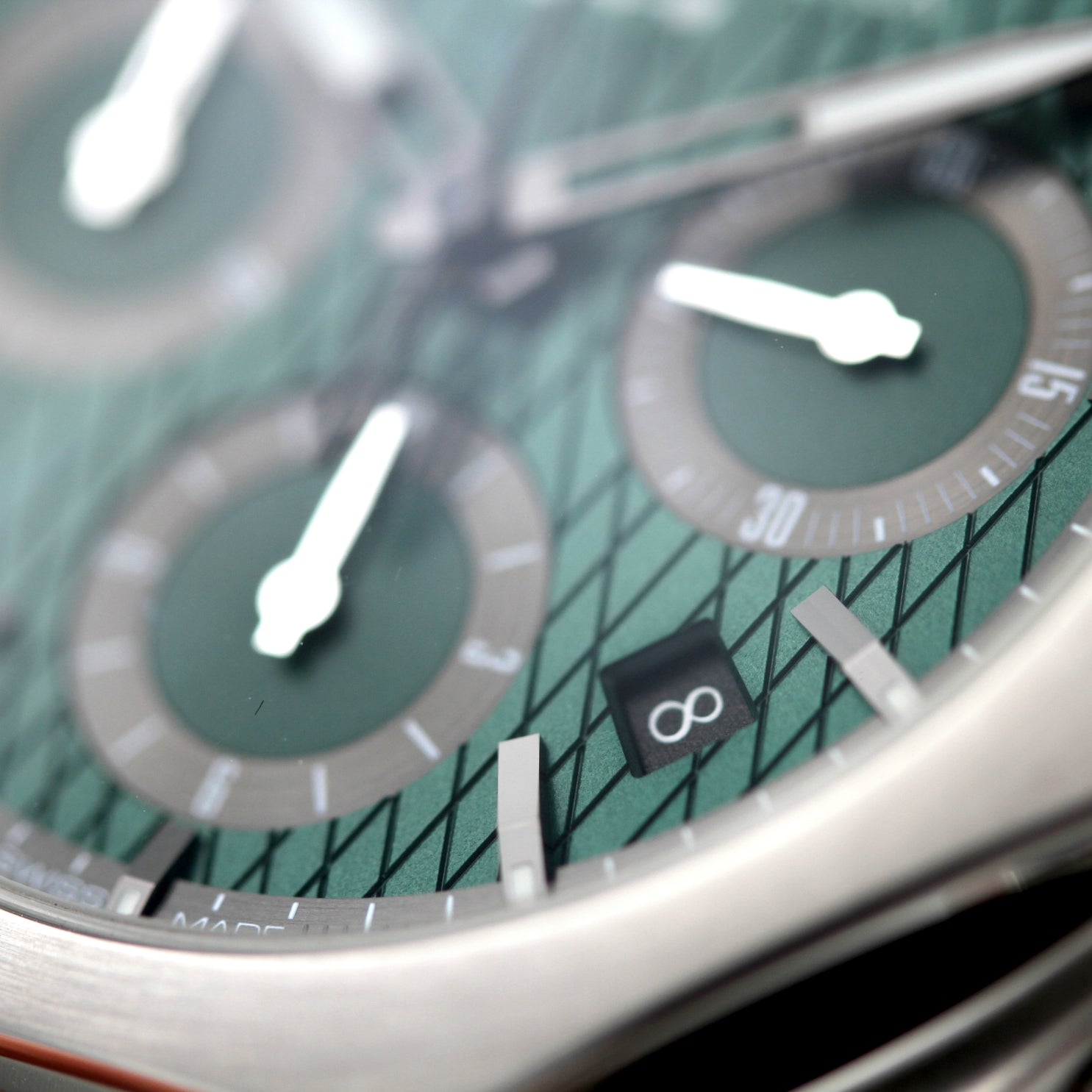 Girard Perregaux Laureato Chrono 42 mm, Aston Martin Limited Edition, ONE out of 188, Ref. 81020-11-001-11A, 12-2021\DE, B+P - LUXUHRIA