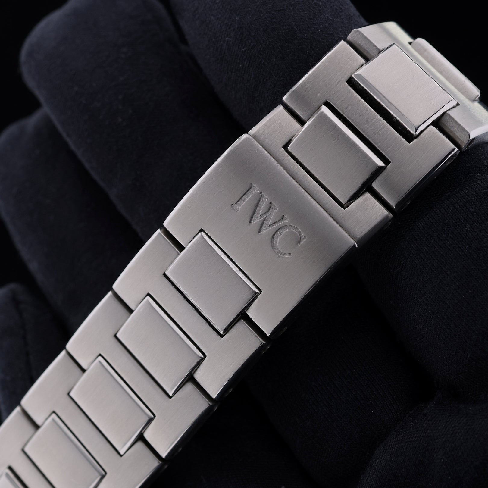 IWC Ingenieur Automatic, Edelstahl, LC100, Black Dial, Ref. IW322701, 12 - 2005, B+P - LUXUHRIA