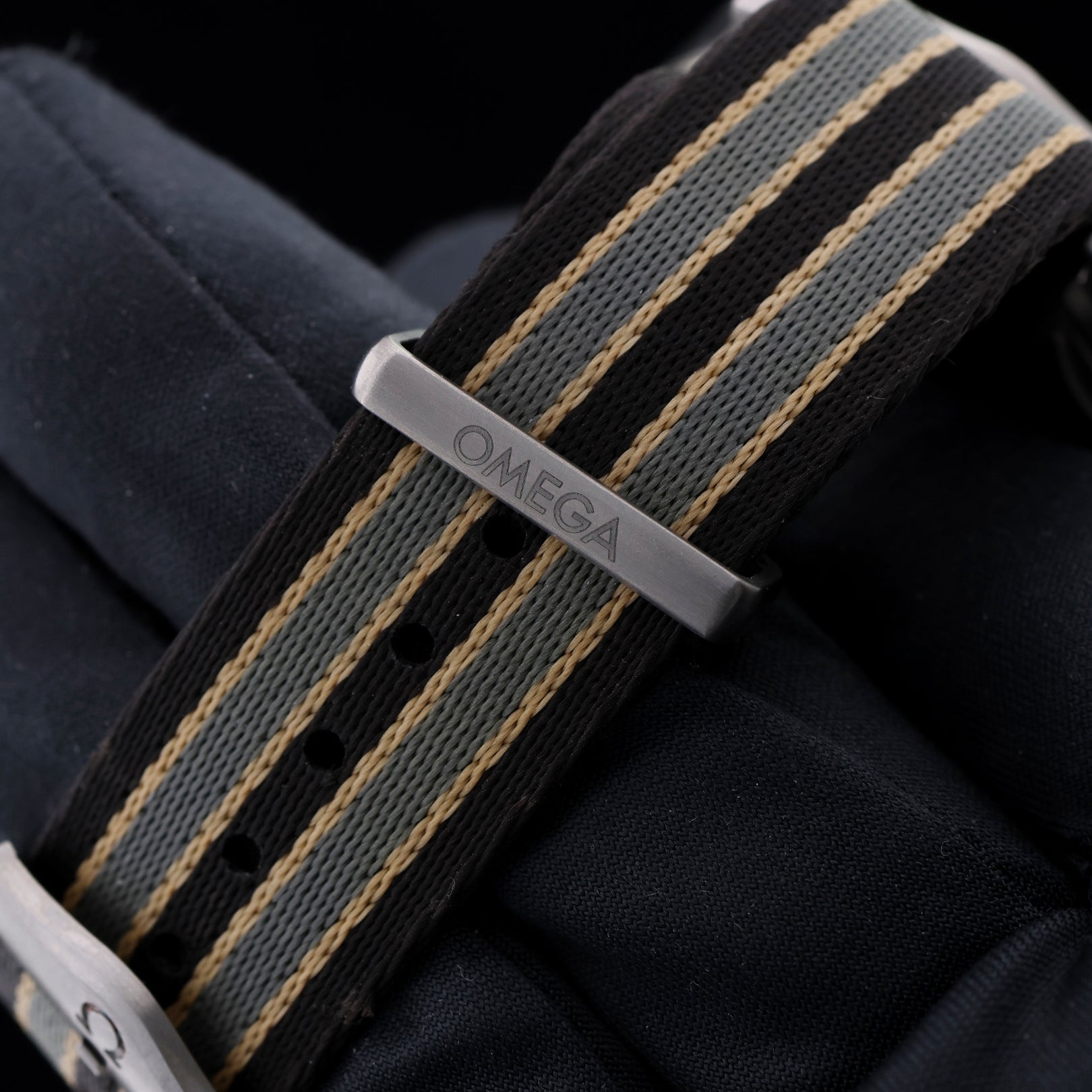 Omega Seamaster Diver 300M, "007 James Bond" Edition, Titan, NATO - Band, Ref. 210.92.42.20.01.001, 2020, B+P - LUXUHRIA