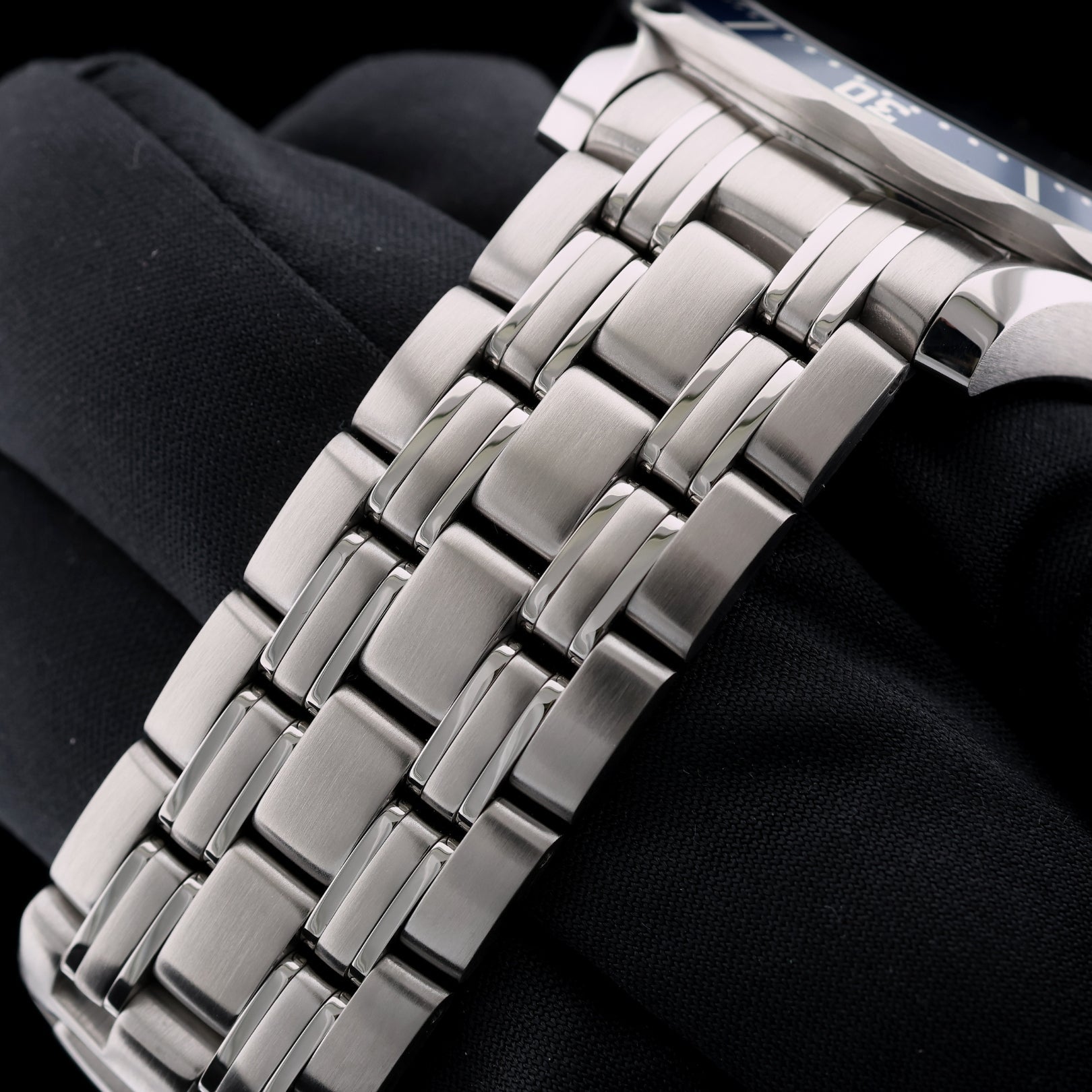 Omega Seamaster Diver 300M, Co - Axial, "Casino Royale", Ref. 2220.80.00, 04 - 2007, B+P - LUXUHRIA