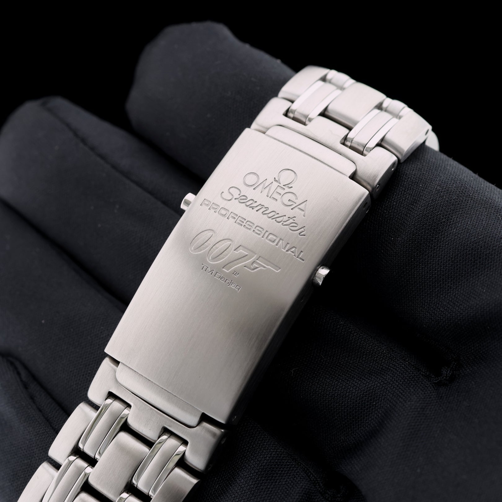 Omega Seamaster Diver 300M, Co - Axial, "Casino Royale", Ref. 2220.80.00, 04 - 2007, B+P - LUXUHRIA
