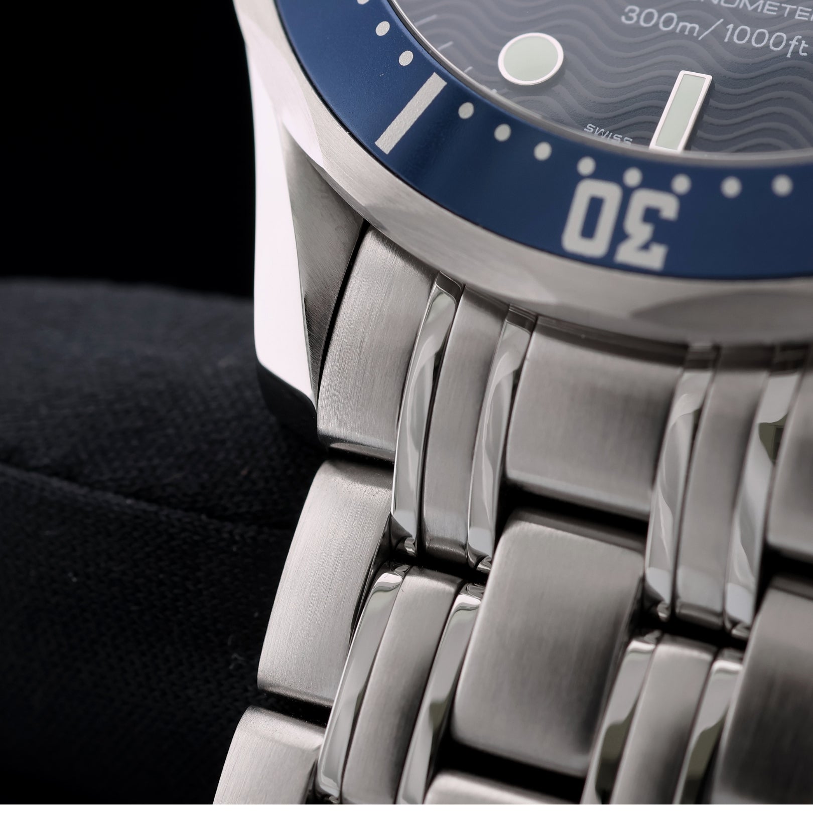 Omega Seamaster Diver 300M, Co - Axial, "Casino Royale", Ref. 2220.80.00, 04 - 2007, B+P - LUXUHRIA