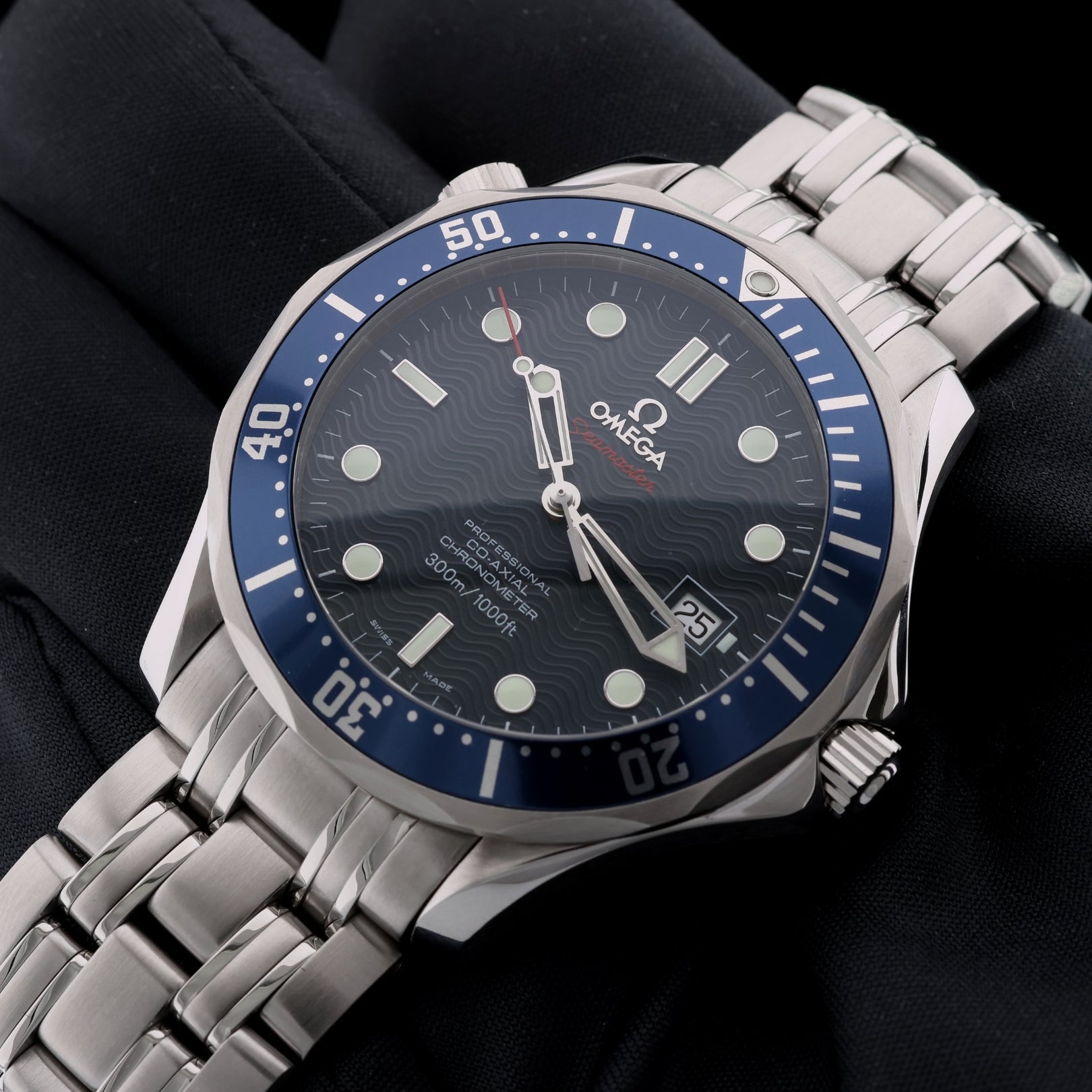 Omega Seamaster Diver 300M, Co - Axial, "Casino Royale", Ref. 2220.80.00, 04 - 2007, B+P - LUXUHRIA