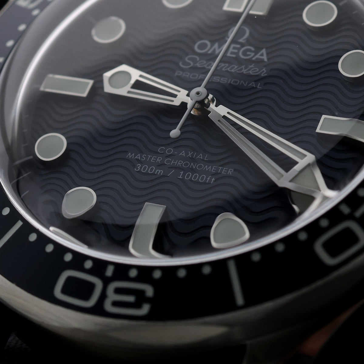 Omega Seamaster Diver 300M, James Bond 007 60th Anniversary, Ref. 210.30.42.20.03.002, 07-2025, B+P - LUXUHRIA
