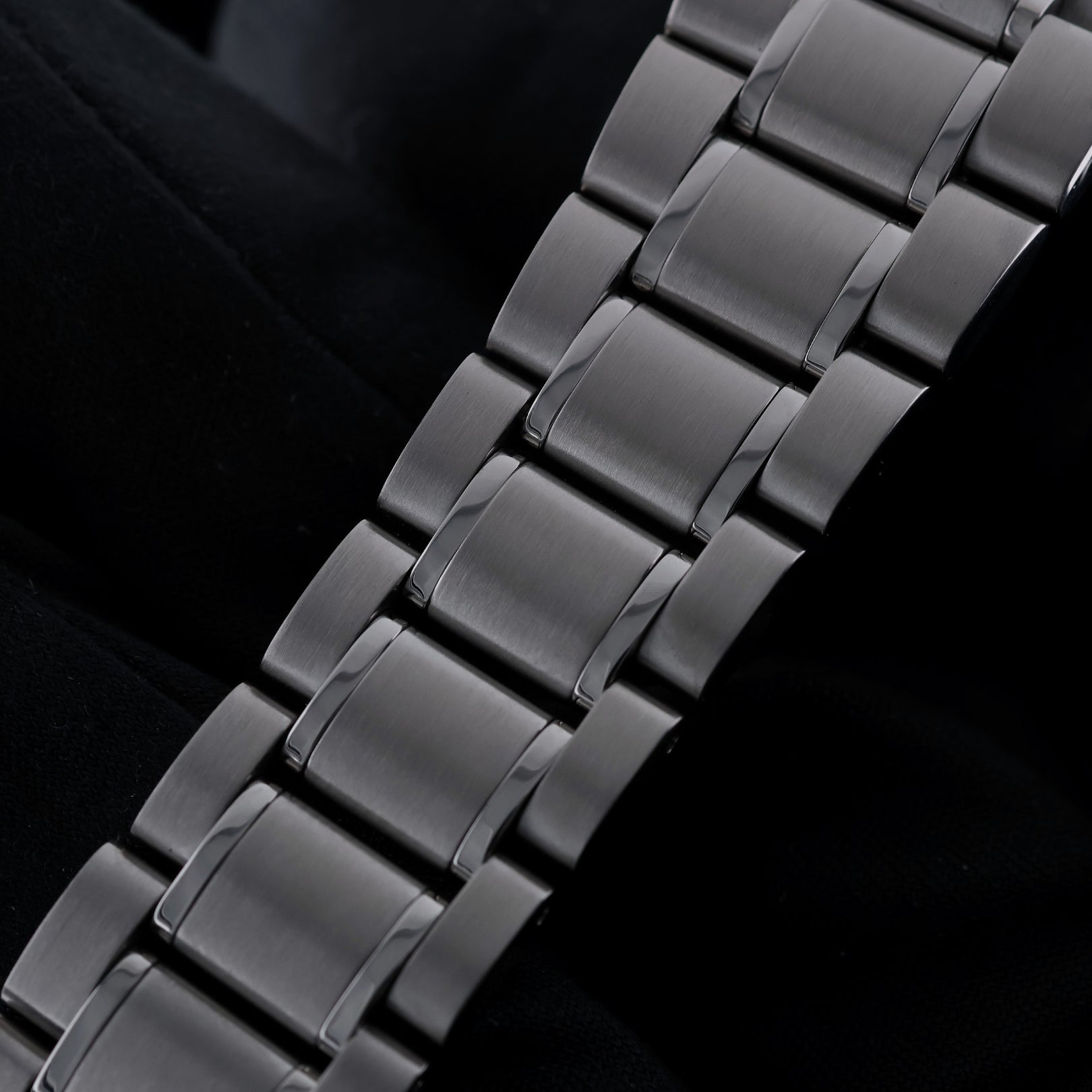 Omega Speedmaster Broad Arrow, 42mm, Ref. 3594.50.00, B+P - LUXUHRIA