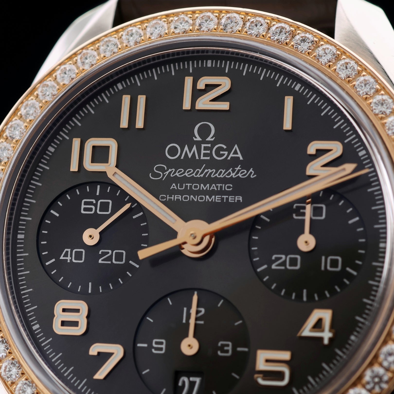 Omega Speedmaster Chronograph 38mm, Diamantlünette, Ref. 324.28.38.40.06.001, Box + Papieren - LUXUHRIA