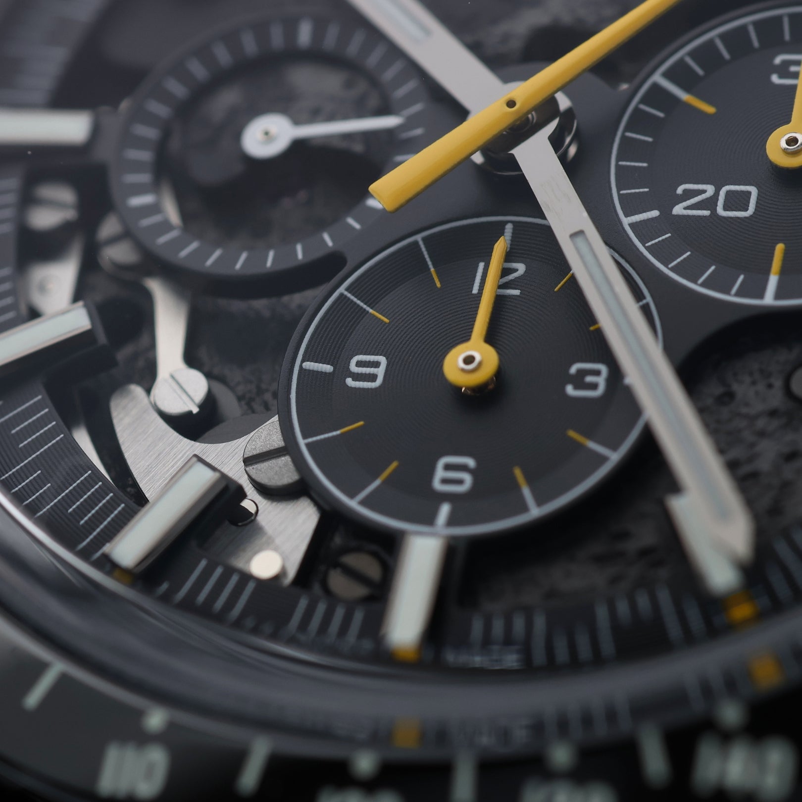 Omega Speedmaster Dark Side of the Moon, Apollo 8, Ref. 311.92.44.30.01.001, 2019, B+P - LUXUHRIA