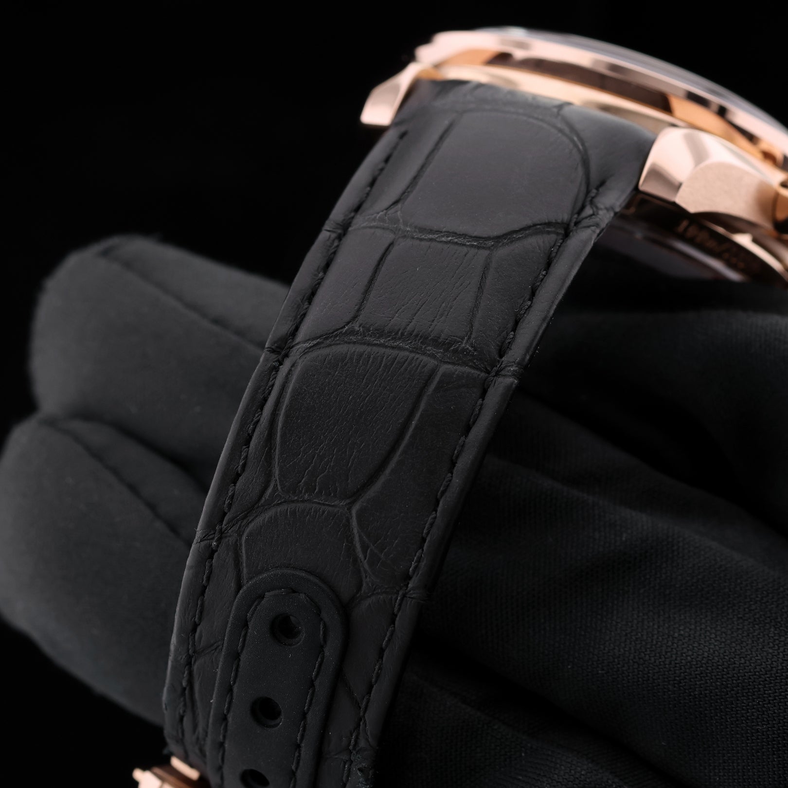 Omega Speedmaster Mondphase, Sedna™‑Gold, 44.25 mm, Lederarmband, Ref. 304.63.44.52.01.001, 07 - 2019, B+P - LUXUHRIA