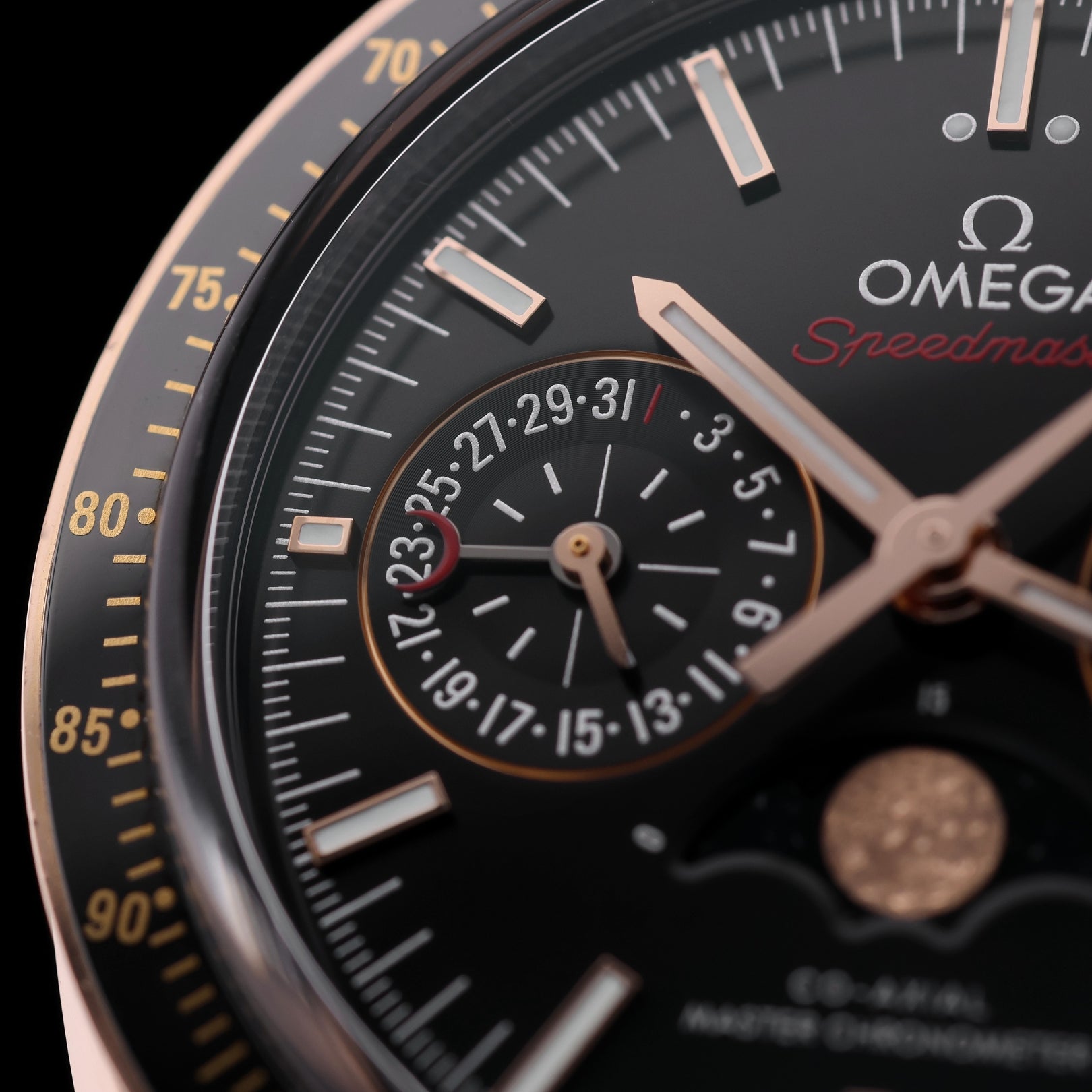 Omega Speedmaster Mondphase, Sedna™‑Gold, 44.25 mm, Lederarmband, Ref. 304.63.44.52.01.001, 07 - 2019, B+P - LUXUHRIA