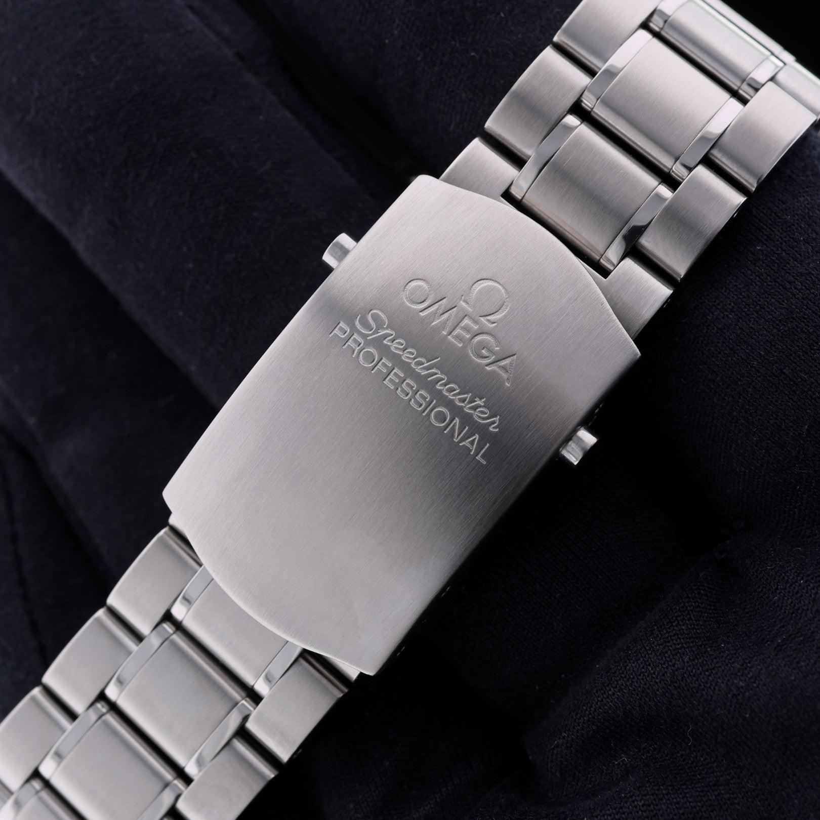 Omega Speedmaster Professional Moonwatch, 42mm, Ref. 3570.50.00, 03 - 2001, B+P - LUXUHRIA