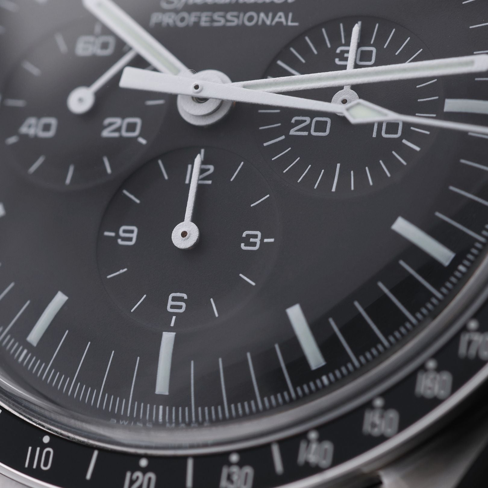 Omega Speedmaster Professional Moonwatch, Hesalit, Ref. 311.33.42.30.01.001, B+P - LUXUHRIA