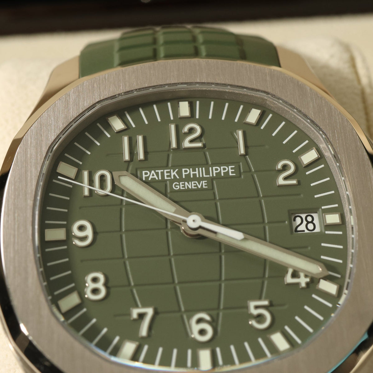 Patek Philippe Aquanaut, Jumbo, Weißgold, Grün, LC100, Ref. 5168G - 010, 2022, B+P - LUXUHRIA