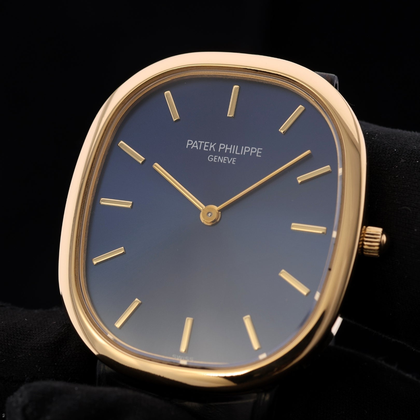 Patek Philippe Ellipse d'Or, Golden Ellipse, Gelbgold, 31.1 x 35.6 mm, Ref. 3738/100J-012, 07-2010, B+P - LUXUHRIA