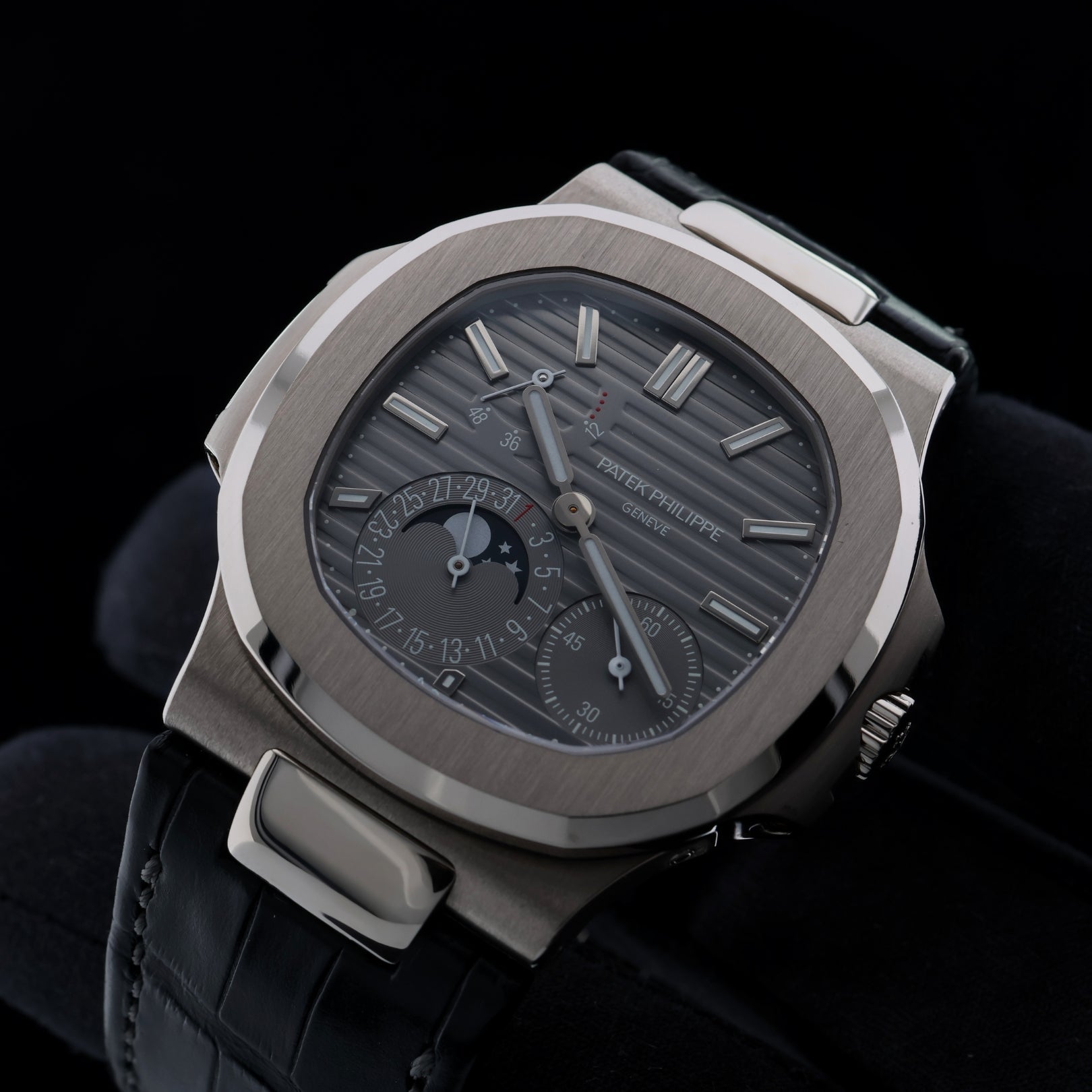 Patek Philippe Nautilus, Ref. 5712G - 001, Lederarmband + Kautschuk, 2019/DE, B+P - LUXUHRIA
