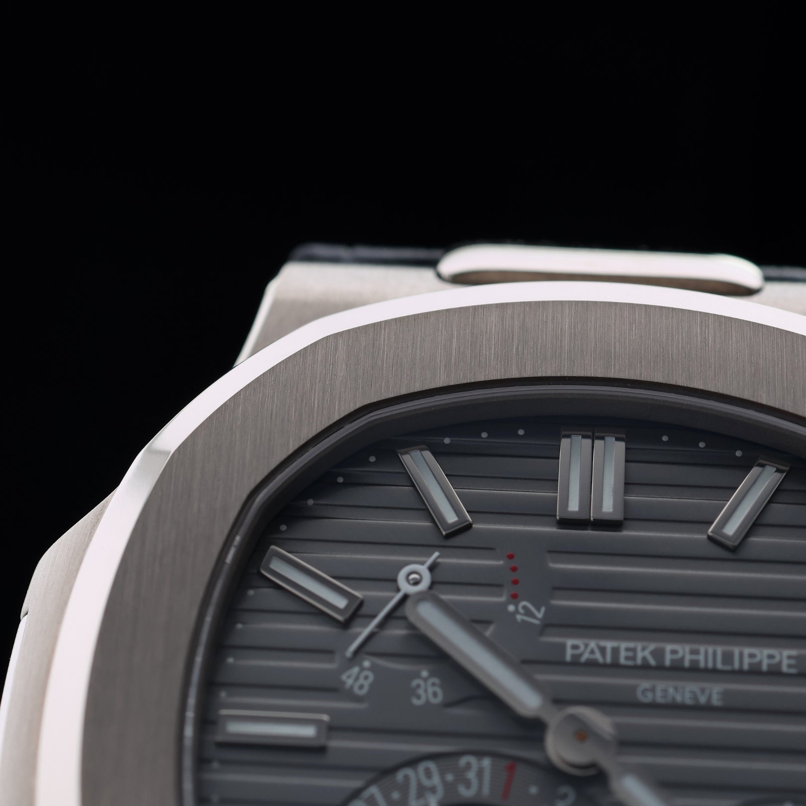 Patek Philippe Nautilus, Ref. 5712G - 001, Lederarmband + Kautschuk, 2019/DE, B+P - LUXUHRIA