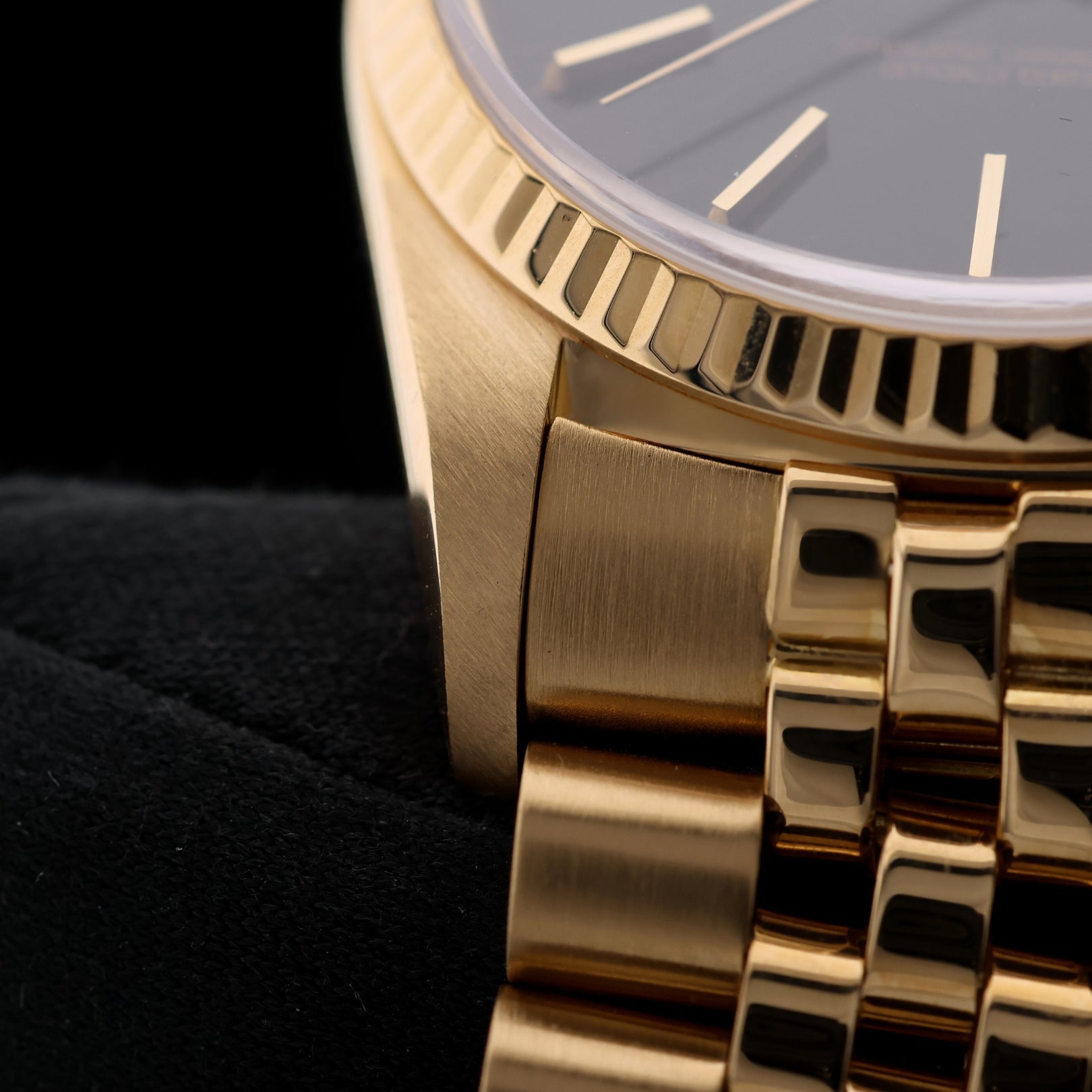 Rolex Datejust 36, Gelbgold, Vintage, Jubilee, Black Dial, verdeckte Schliesse, Ref. 16018, mit Box - LUXUHRIA