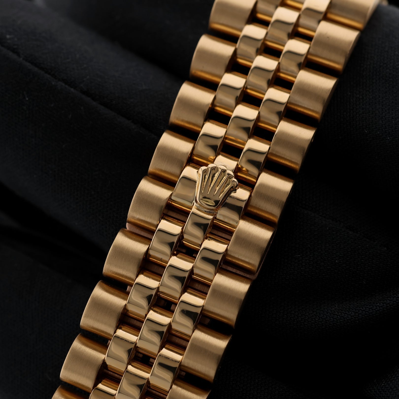 Rolex Datejust 36, Gelbgold, Vintage, Jubilee, Black Dial, verdeckte Schliesse, Ref. 16018, mit Box - LUXUHRIA