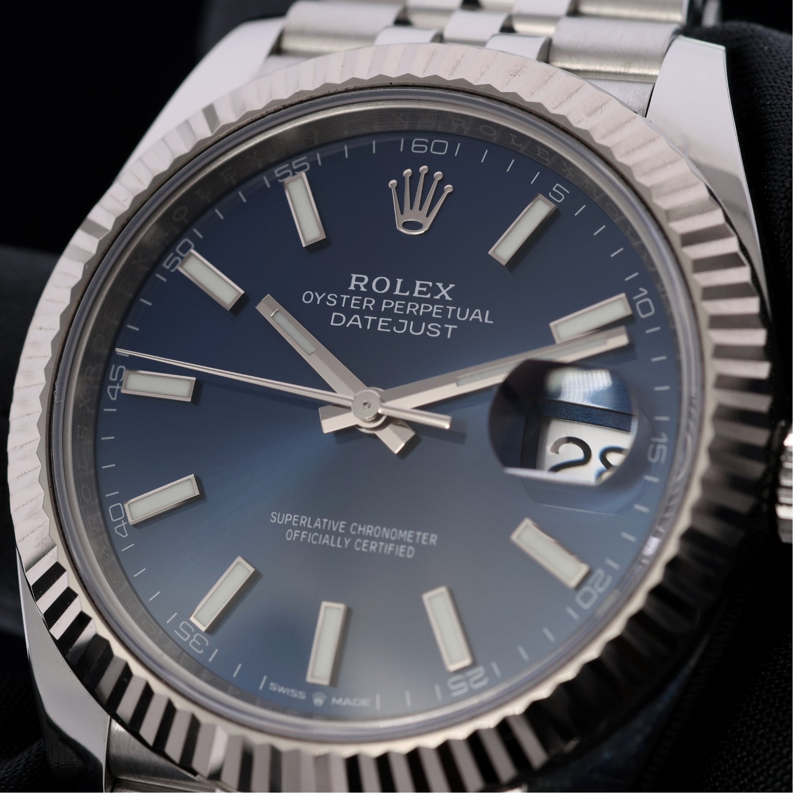 Rolex Datejust 41, Blue Dial, Jubilee, Ref. 126334, 10-2025, B+P - LUXUHRIA