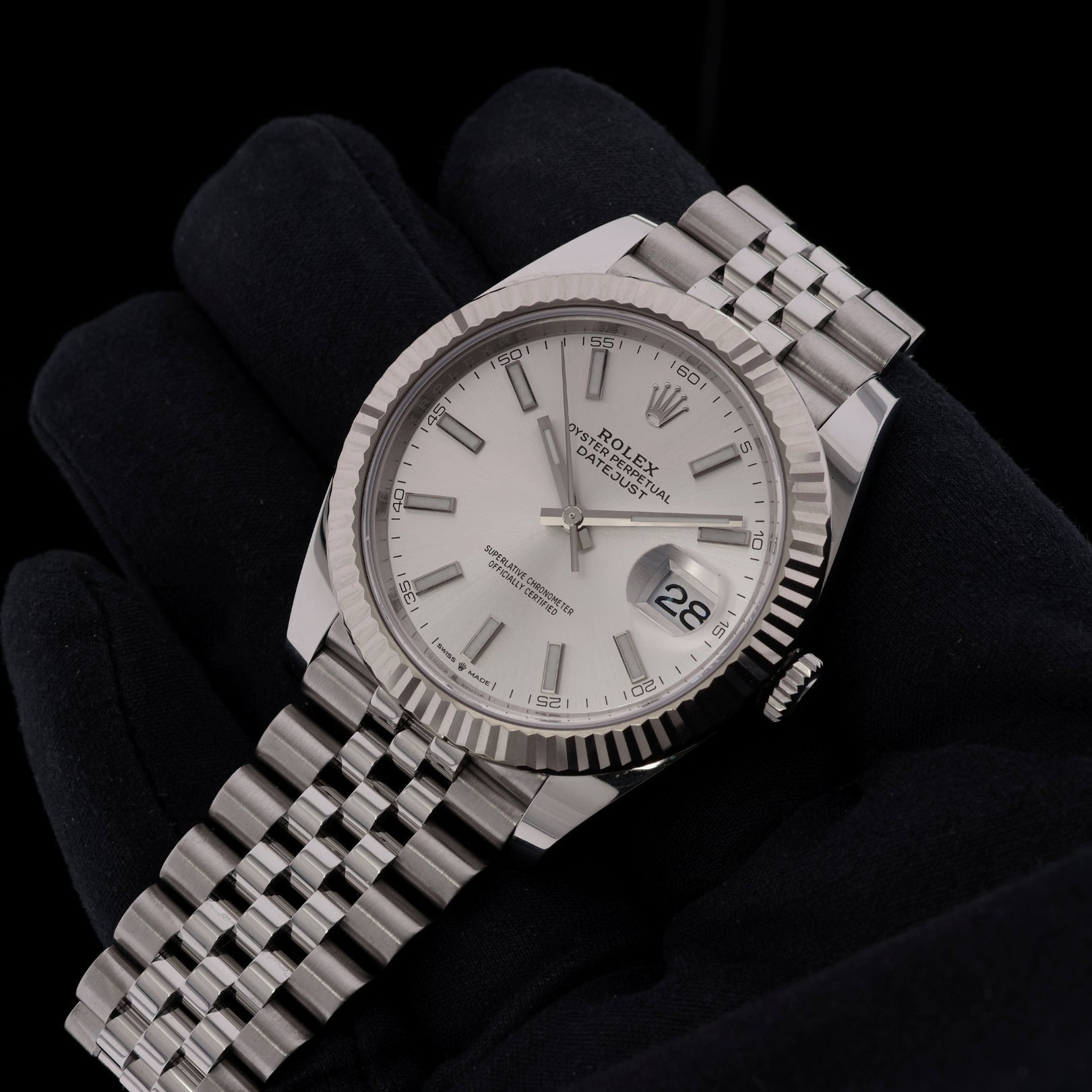 Rolex Datejust 41, Silver Dial, Jubilee, Ref. 126334, 12 - 2021, B+P - LUXUHRIA