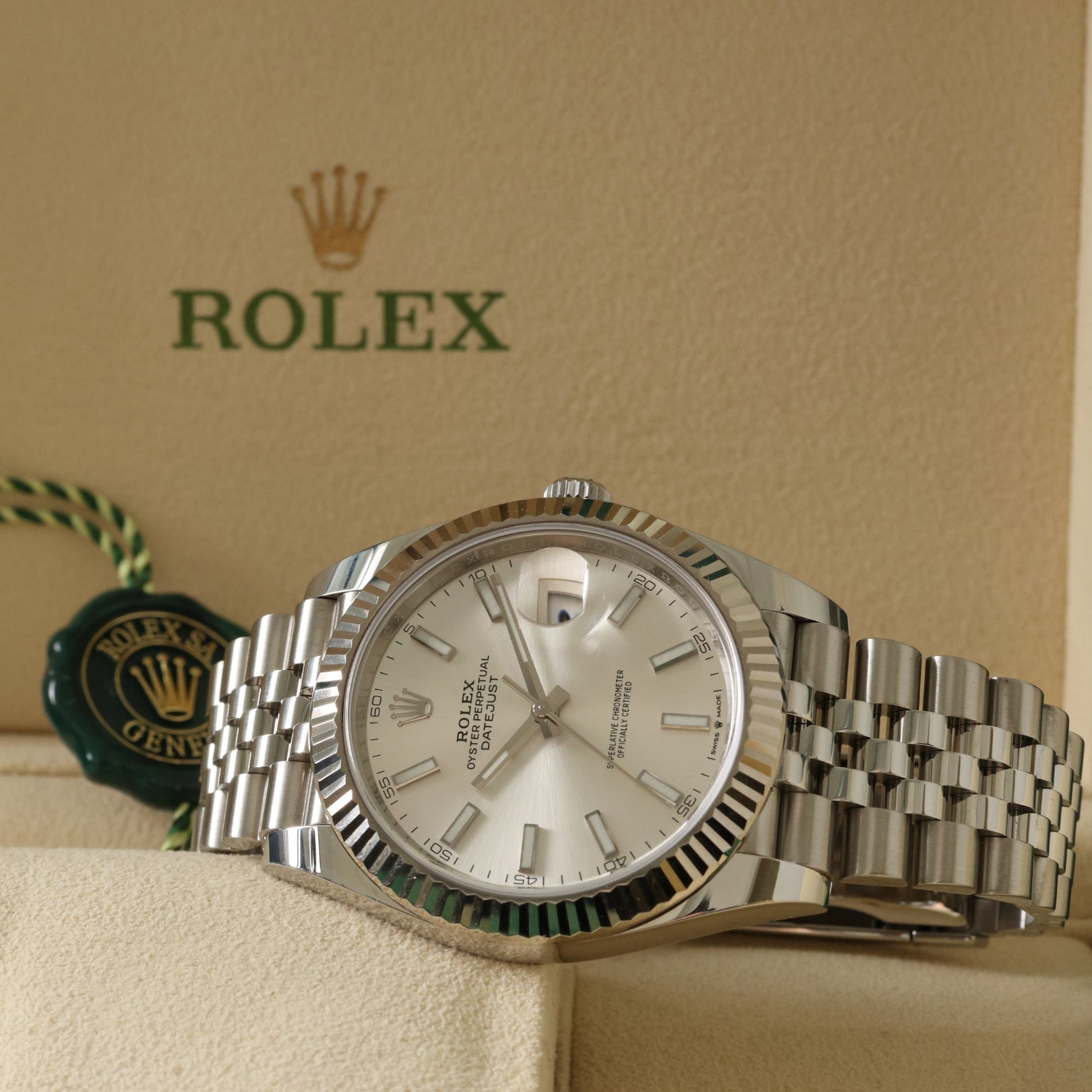 Rolex Datejust 41, Silver Dial, Jubilee, Ref. 126334, 12 - 2021, B+P - LUXUHRIA