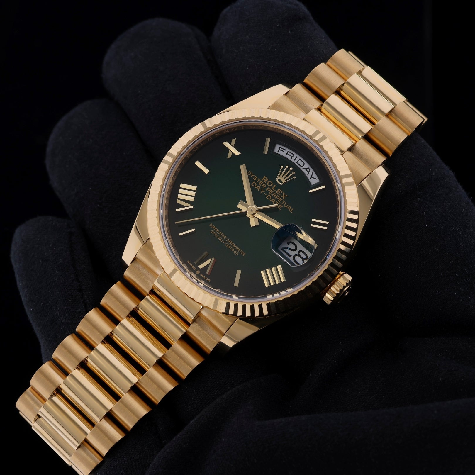 Rolex Day - Date 36, Gelbgold, Ombre Green Dial, Ref. 128238, 2025, B+P - LUXUHRIA