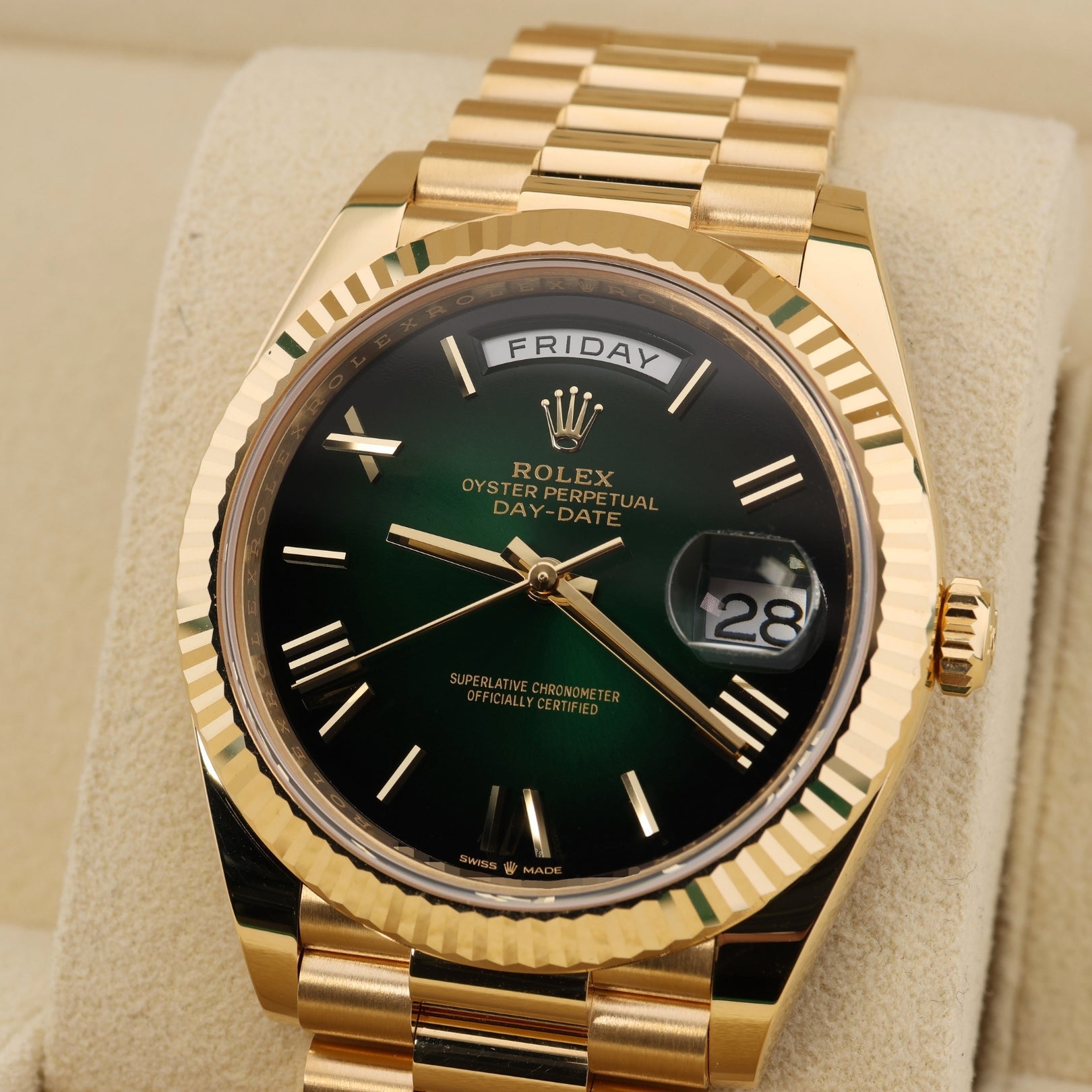 Rolex Day - Date 40, Ombre Green Dial, Gelbgold, Ref. 228238, 11 - 2024, B+P - LUXUHRIA