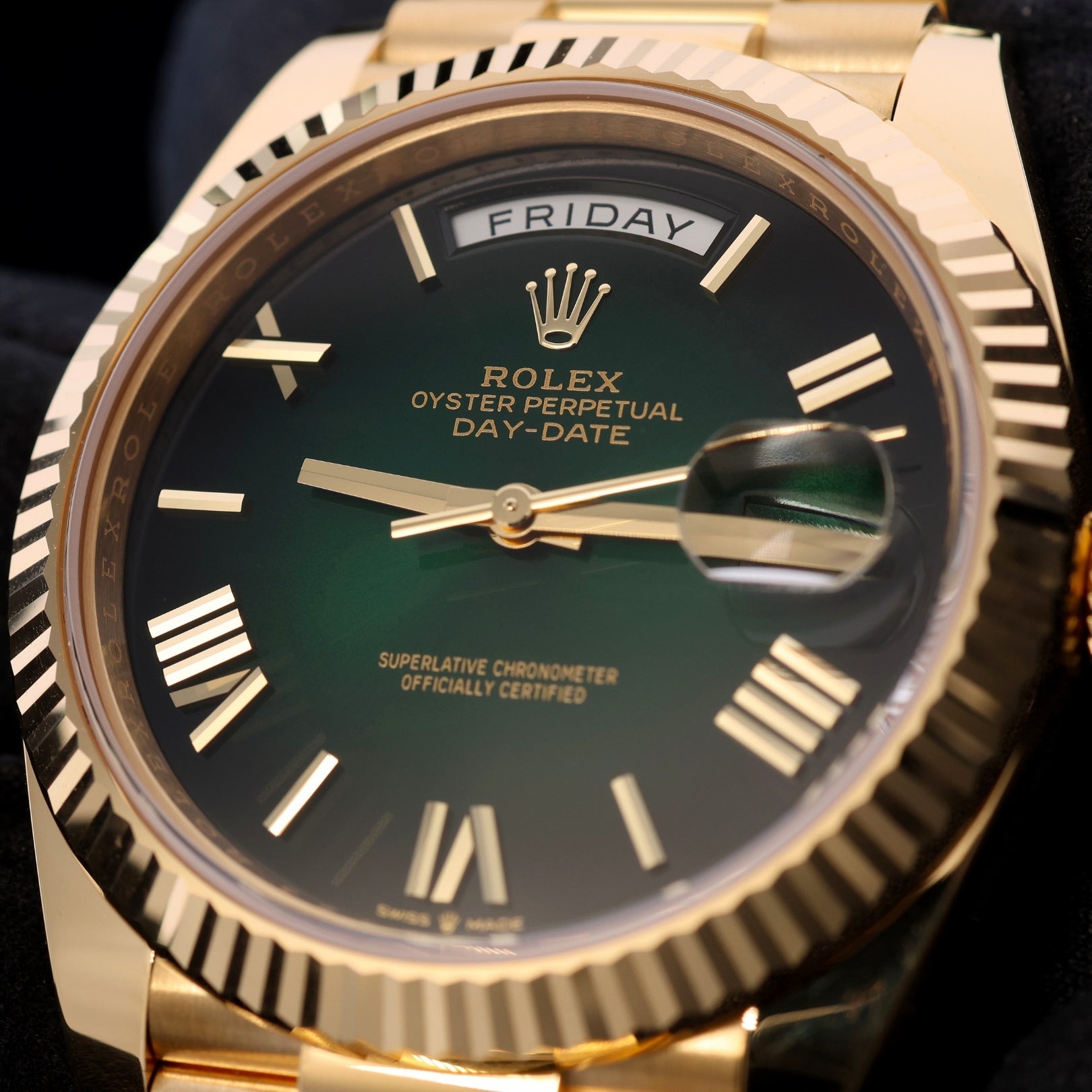 Rolex Day - Date 40, Ombre Green Dial, Gelbgold, Ref. 228238, 11 - 2024, B+P - LUXUHRIA
