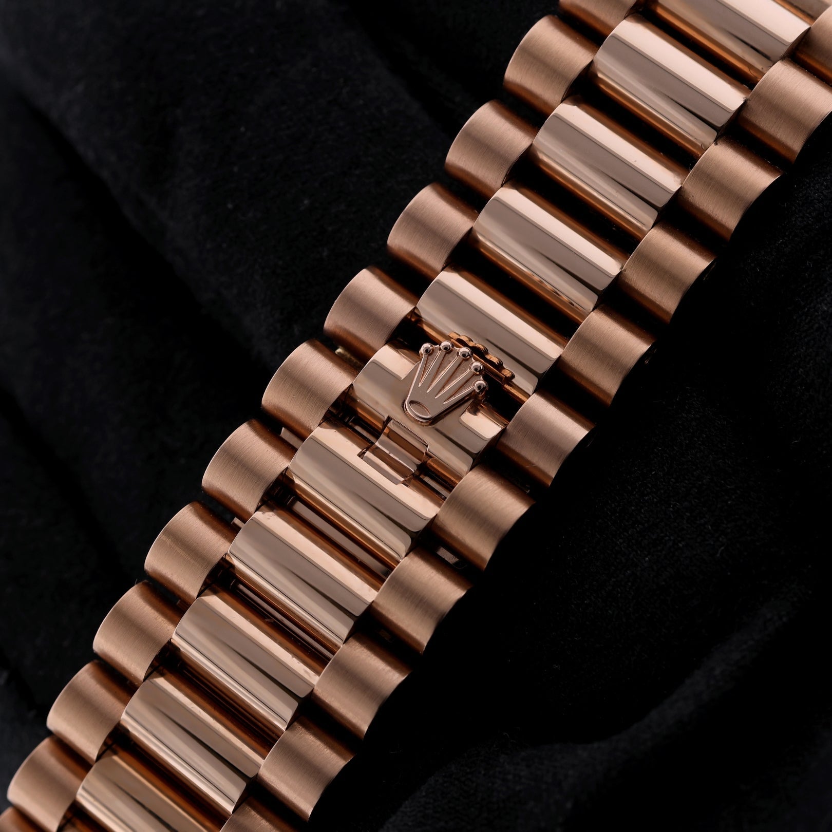 Rolex Day - Date 40, Ombre Grey Dial, Everose Gold, President Band, Ref. 228235, 07 - 2024, B+P - LUXUHRIA