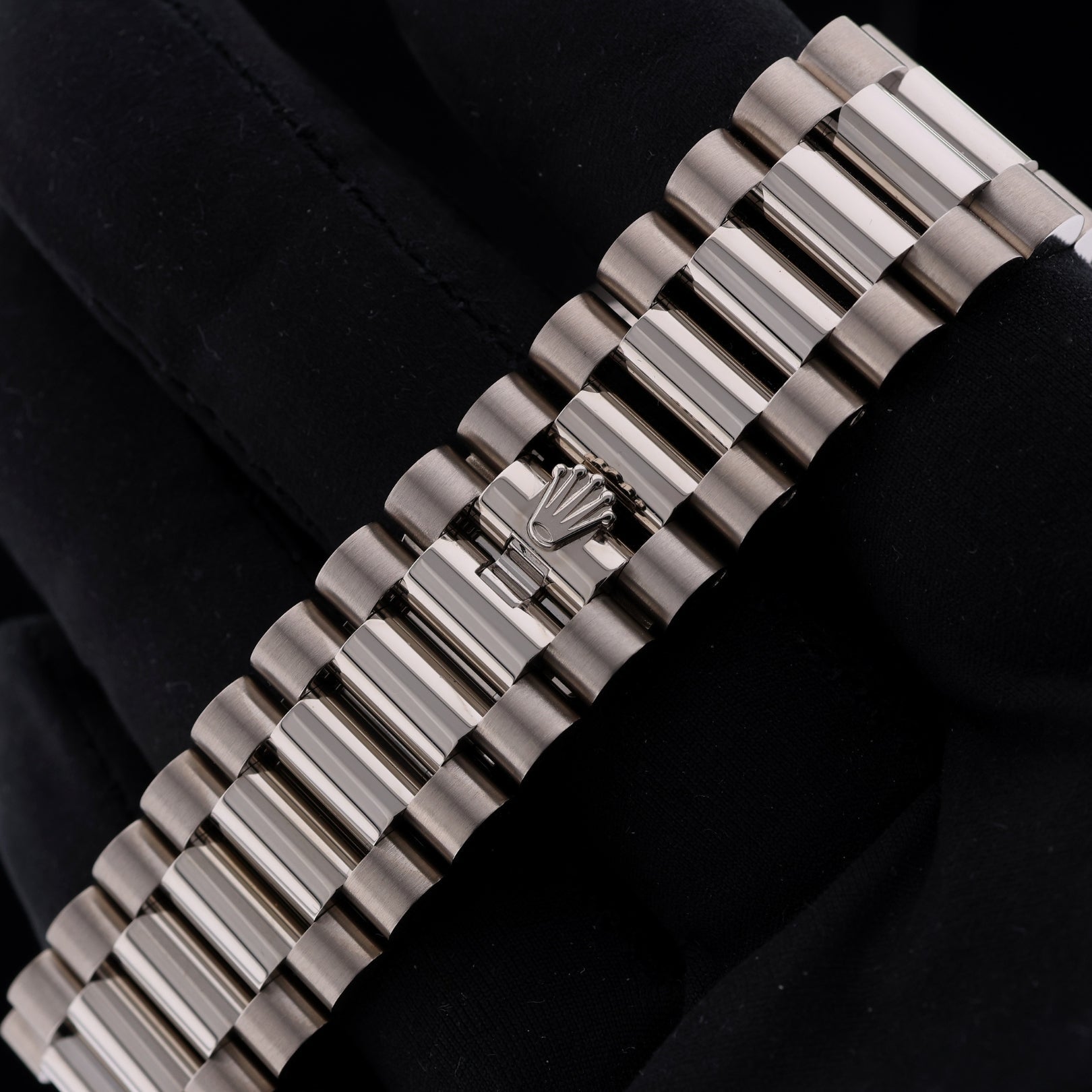 Rolex Day-Date 40, Weißgold, Blue Roman Dial, Ref. 228239, 2021, B+P - LUXUHRIA