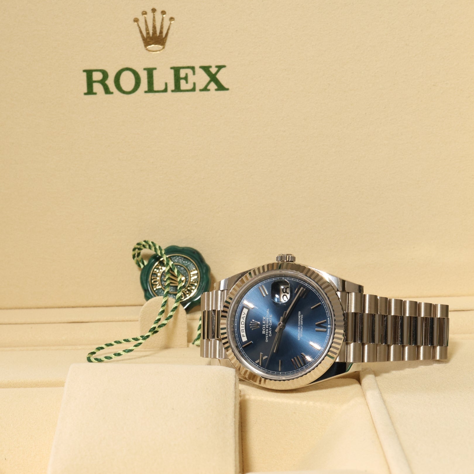 Rolex Day-Date 40, Weißgold, Blue Roman Dial, Ref. 228239, 2021, B+P - LUXUHRIA