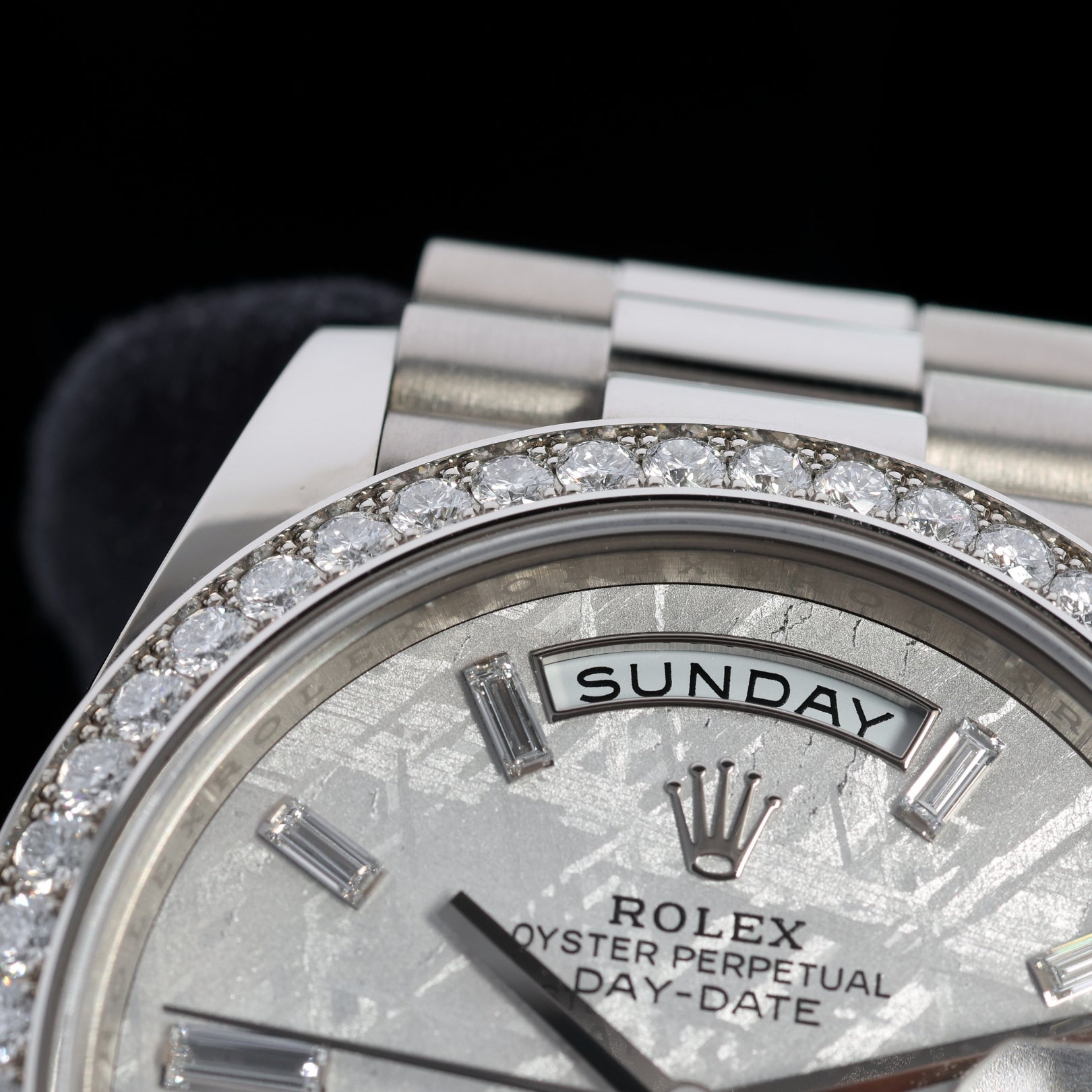 Rolex Day - Date 40, Weißgold mit Diamanten, Meteorite, Ref. 228349RBR, 2022, B+P - LUXUHRIA