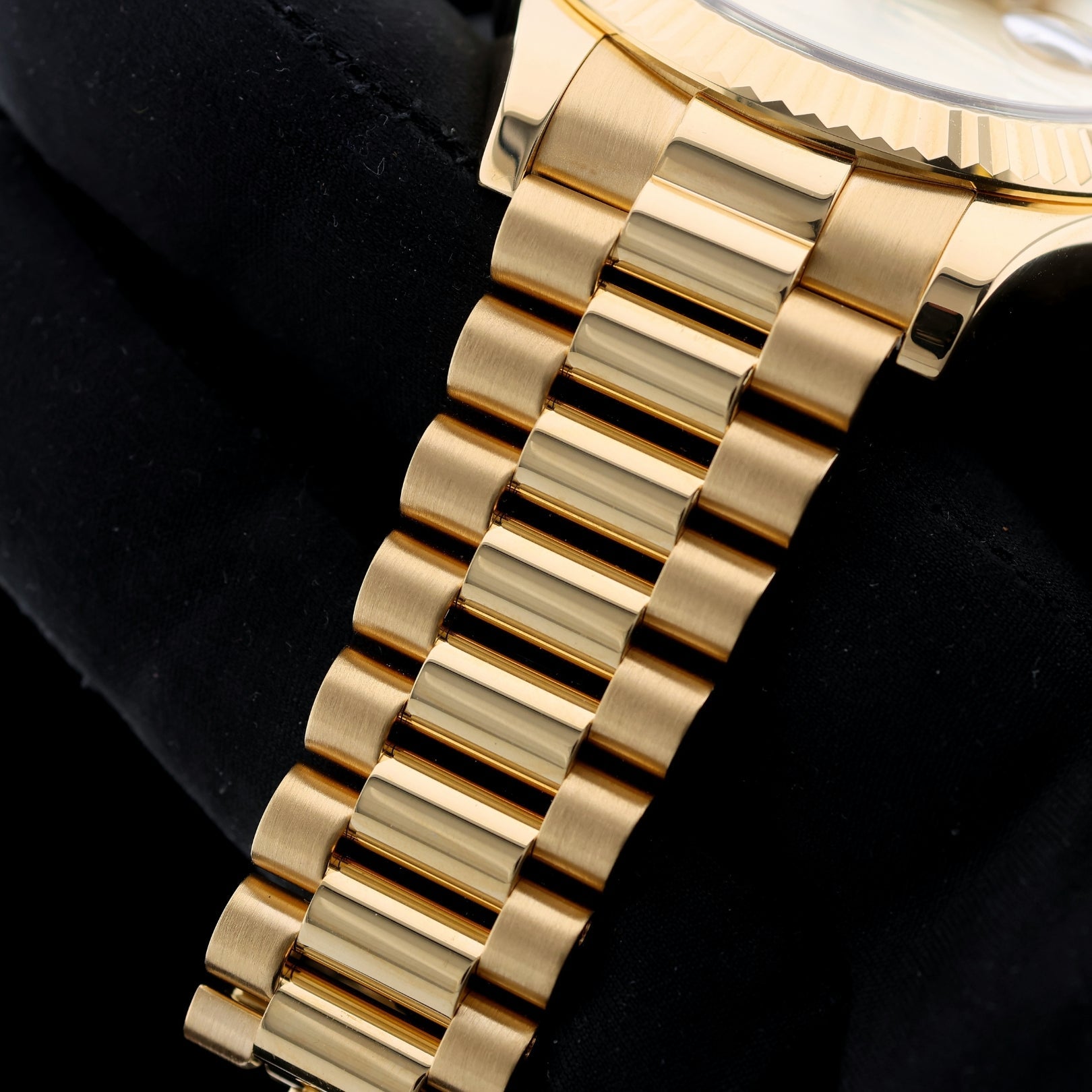 Rolex Day - Date II 41mm, Gelbgold, Ref. 218238, Rolex - Service 12 - 2024, B+P - LUXUHRIA