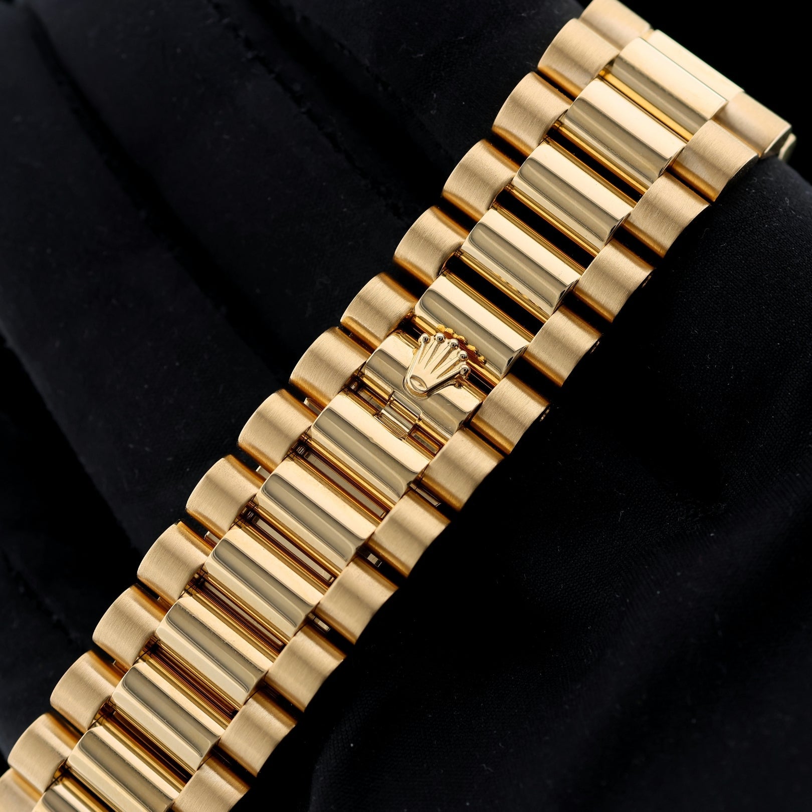 Rolex Day - Date II 41mm, Gelbgold, Ref. 218238, Rolex - Service 12 - 2024, B+P - LUXUHRIA