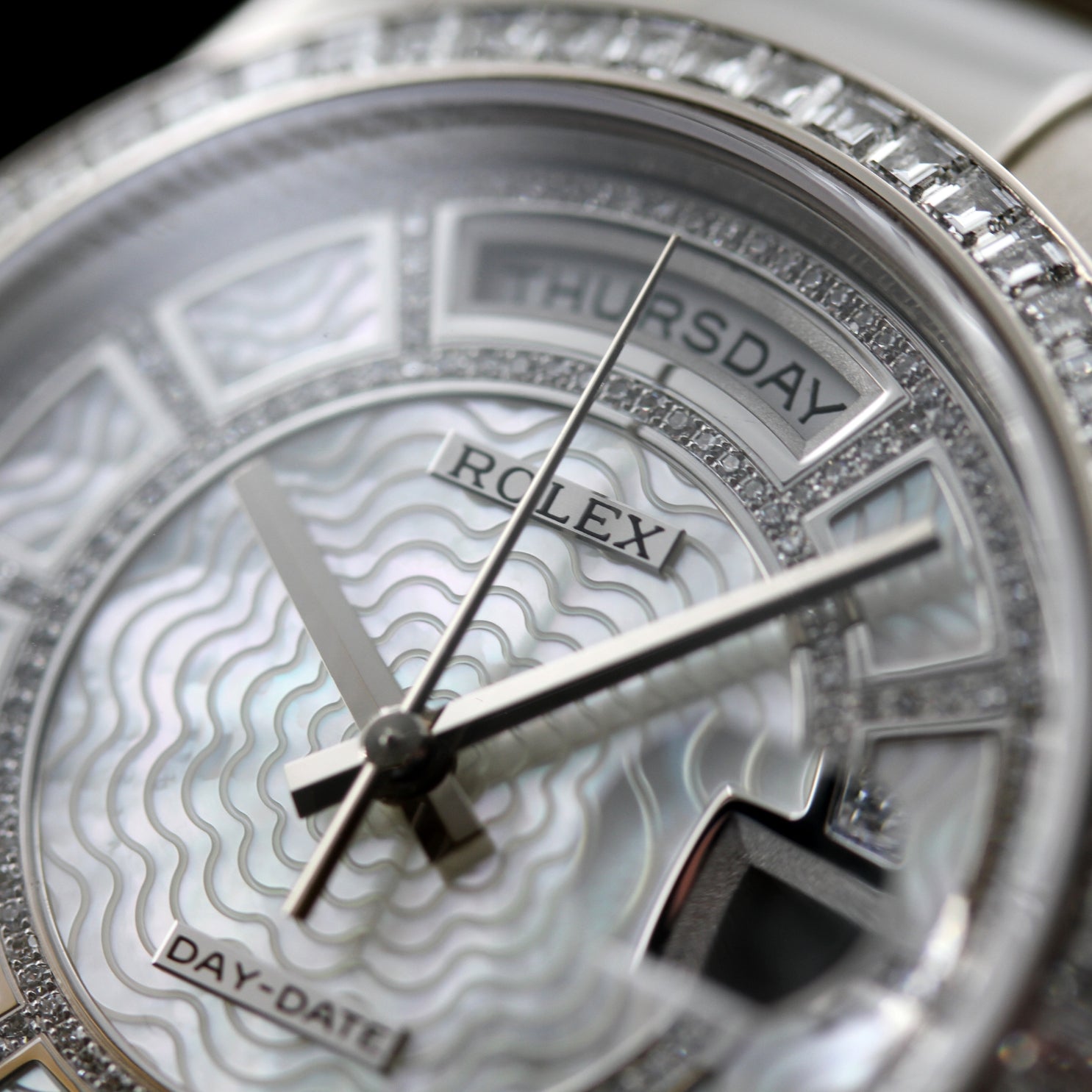 Rolex Day-Date, MOP, Diamanten Set, Perlmutt, 118399BR, LC100, Box+Pap. - LUXUHRIA