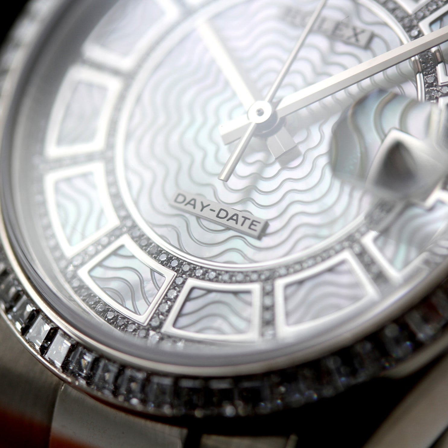 Rolex Day-Date, MOP, Diamanten Set, Perlmutt, 118399BR, LC100, Box+Pap. - LUXUHRIA