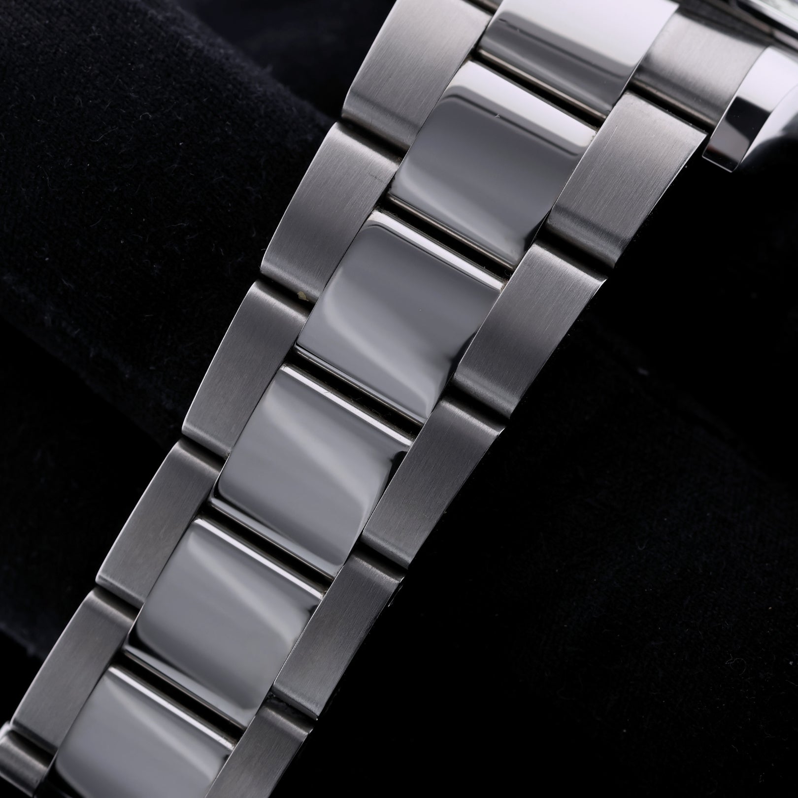 Rolex Daytona 40, White, "Panda Dial", 126500LN, 11 - 2024, B+P - LUXUHRIA